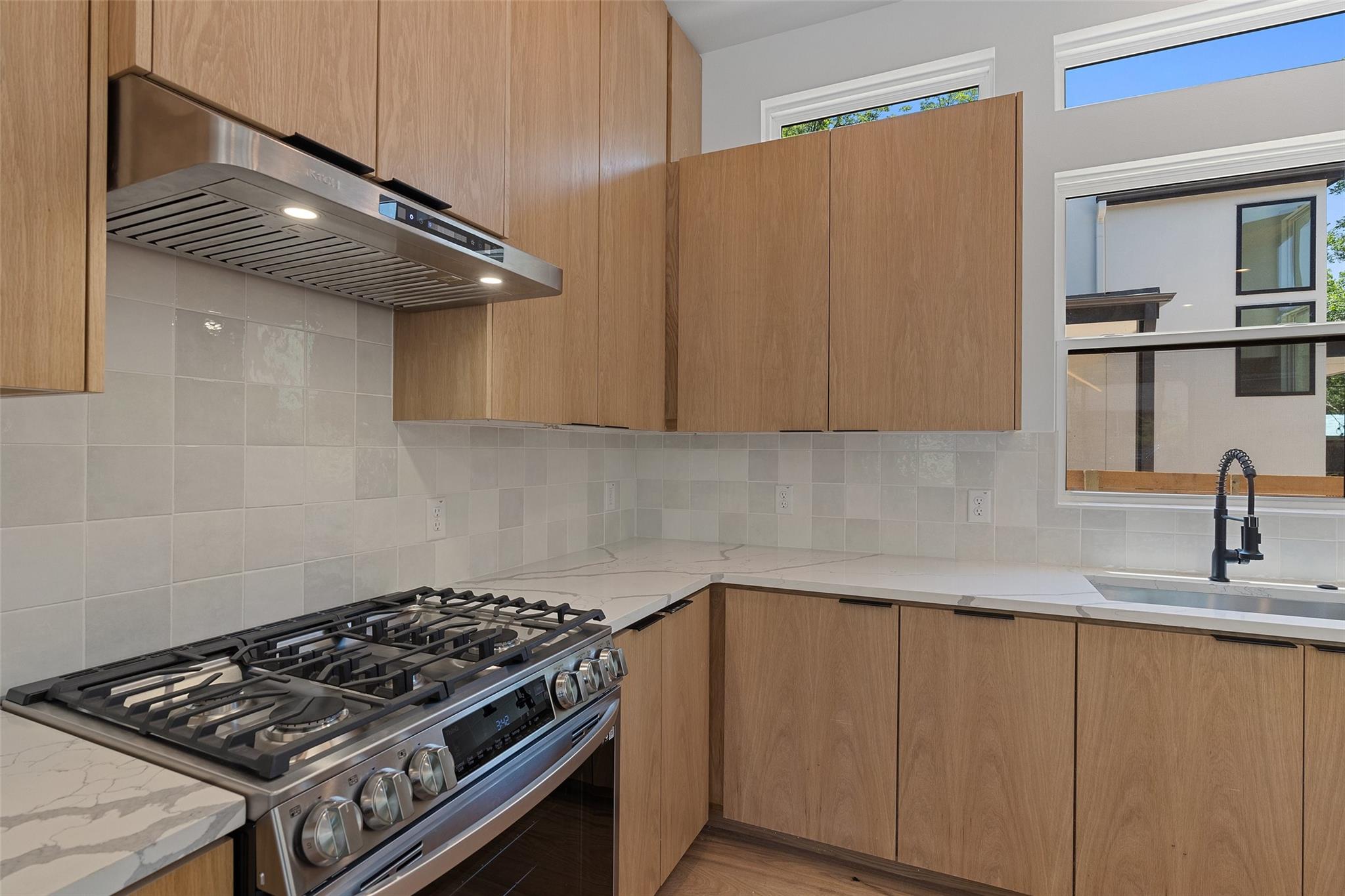 909 Payne Ave # 1, Austin, TX 78757