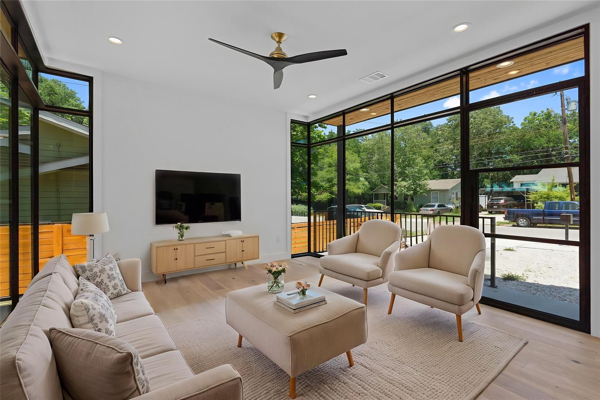 909 Payne Ave # 1, Austin, TX 78757