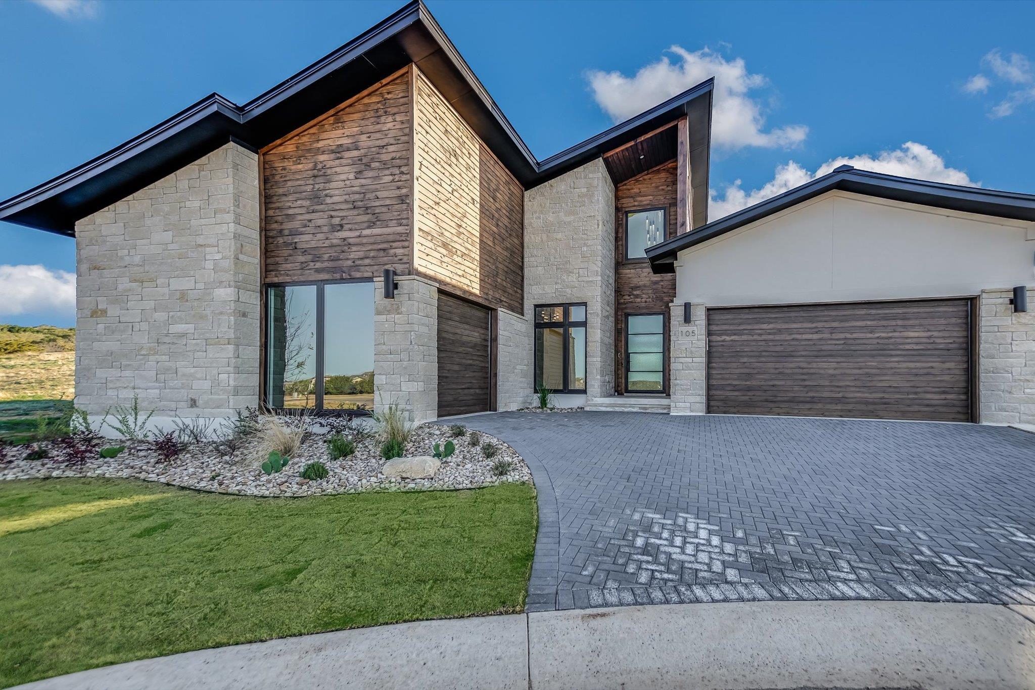 105 Via Roma Ct, Horseshoe Bay, TX 78657