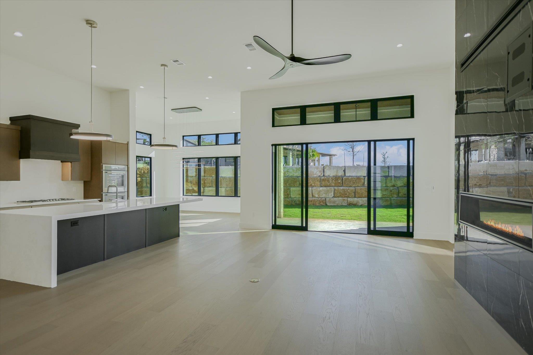 105 Via Roma Ct, Horseshoe Bay, TX 78657