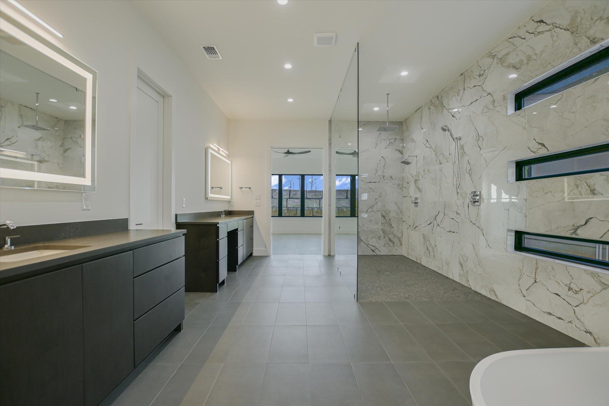 105 Via Roma Ct, Horseshoe Bay, TX 78657