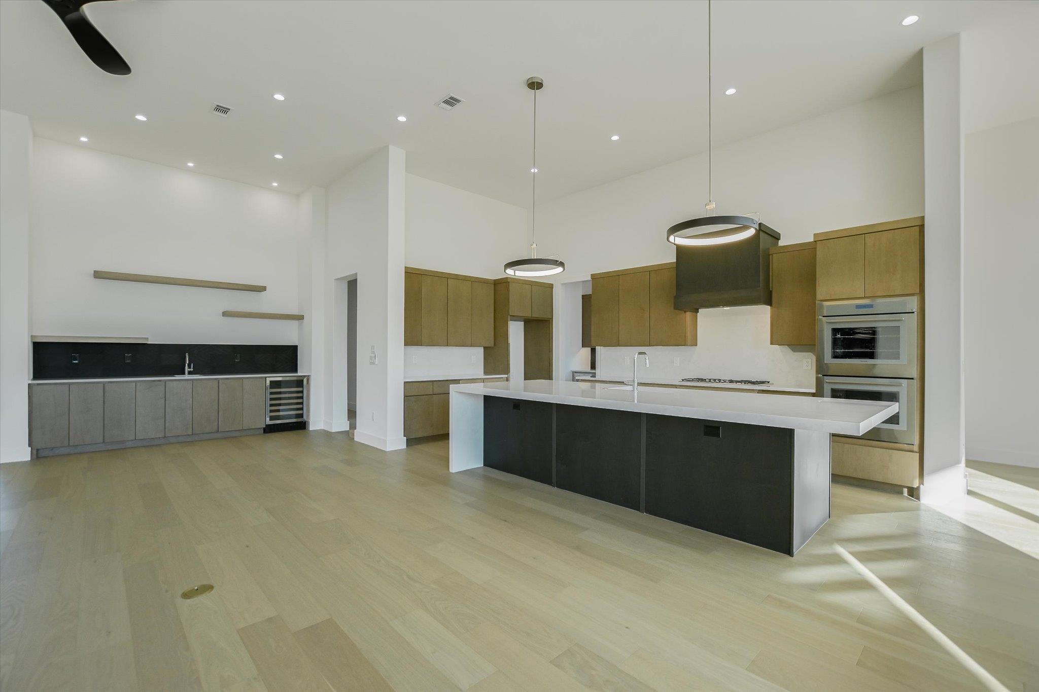 105 Via Roma Ct, Horseshoe Bay, TX 78657