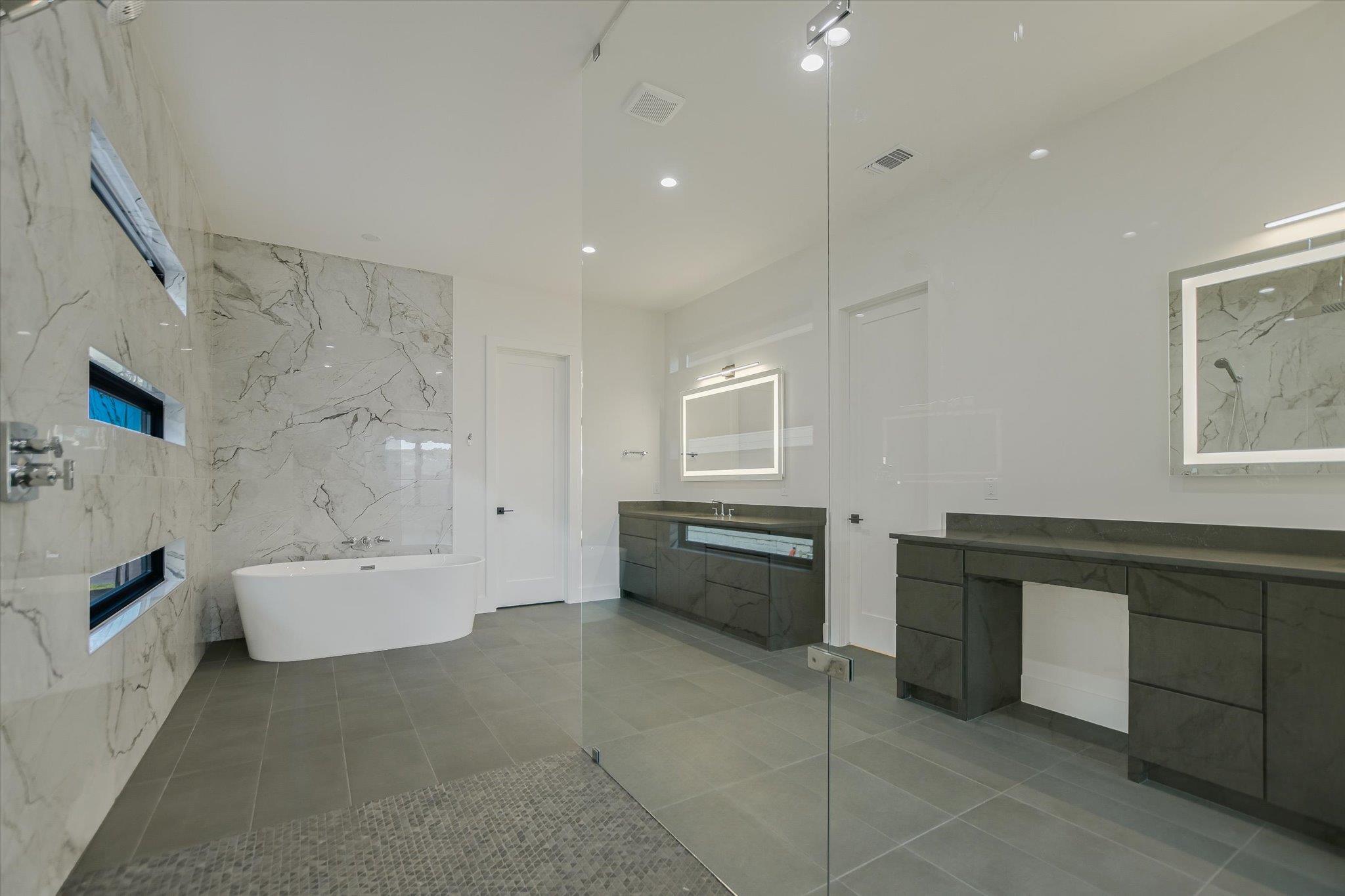 105 Via Roma Ct, Horseshoe Bay, TX 78657