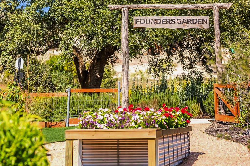 208 Fluttermill Loop, Liberty Hill, TX 78642