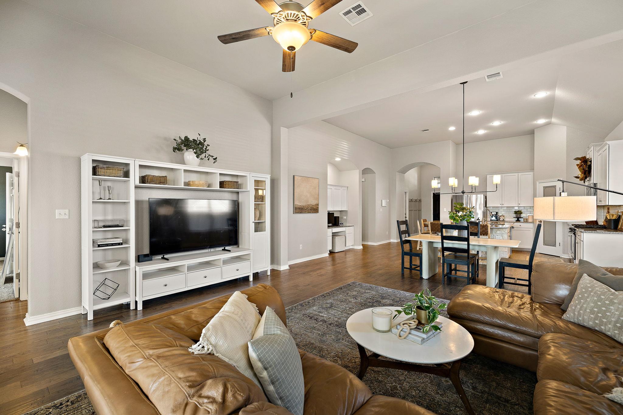 112 Fattoria Cv, Liberty Hill, TX 78642