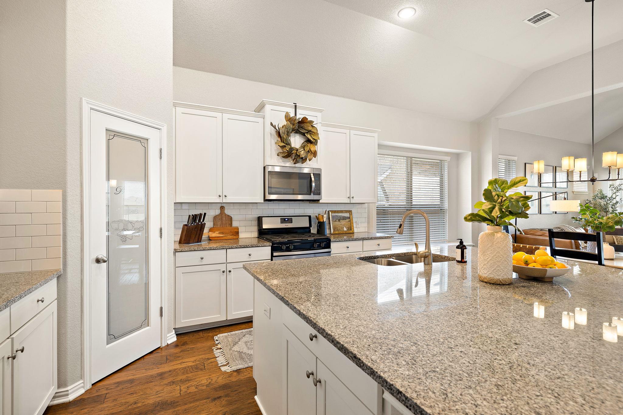 112 Fattoria Cv, Liberty Hill, TX 78642