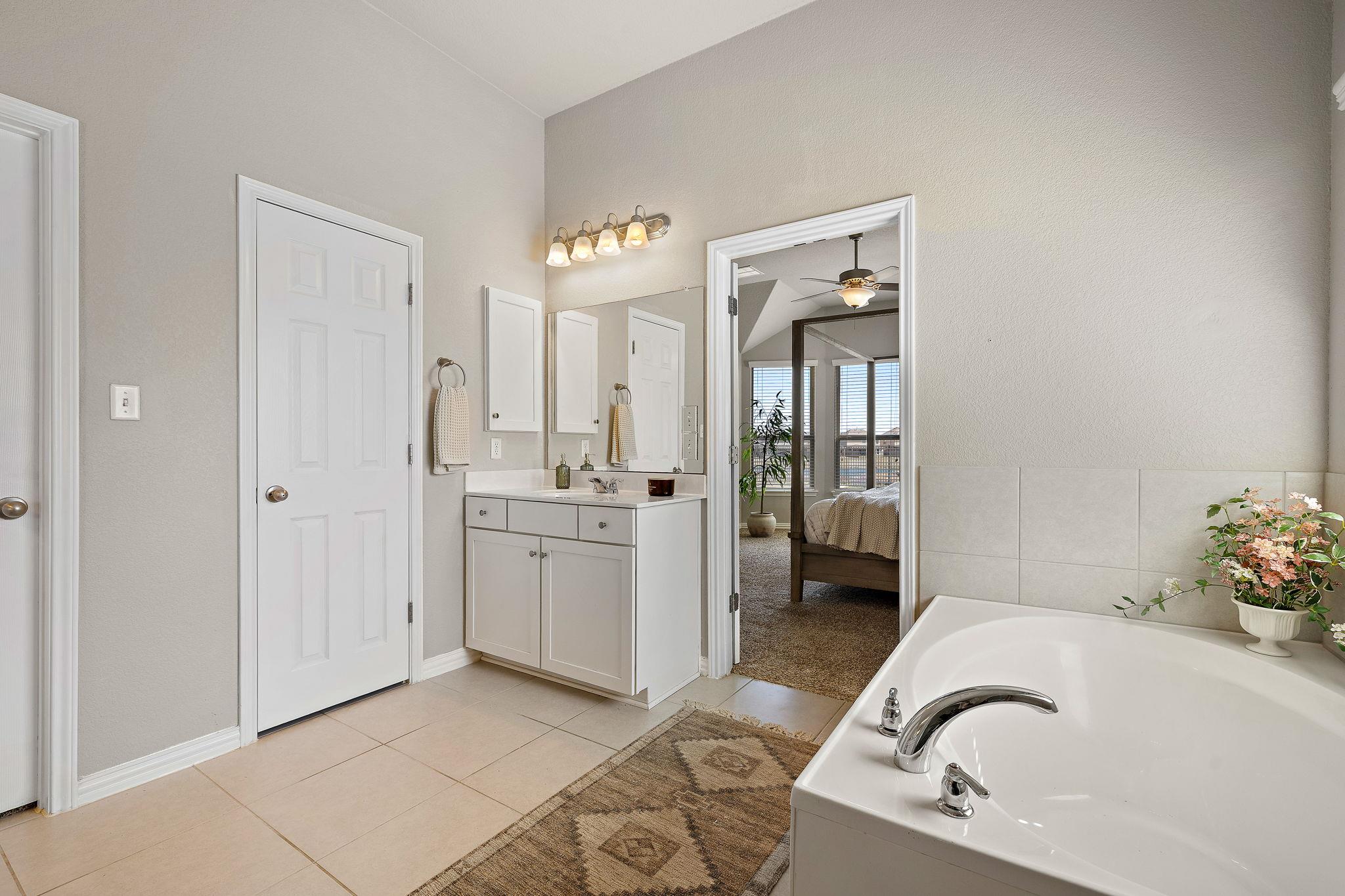 112 Fattoria Cv, Liberty Hill, TX 78642