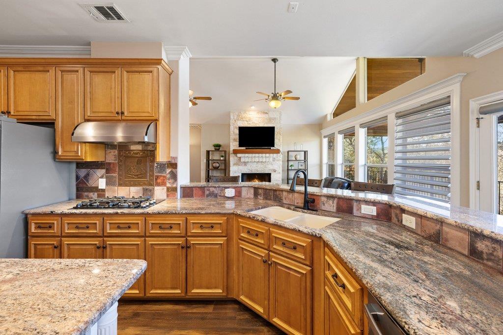 708 SUNFISH St, Lakeway, TX 78734