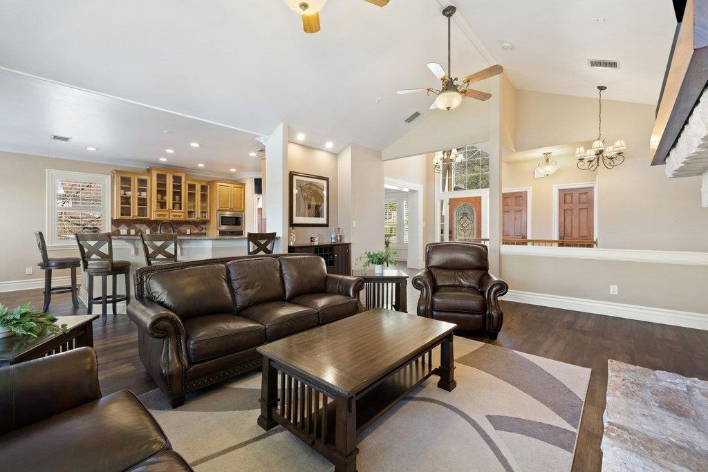 708 SUNFISH St, Lakeway, TX 78734