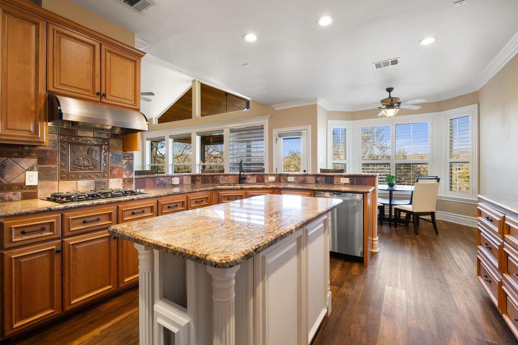 708 SUNFISH St, Lakeway, TX 78734