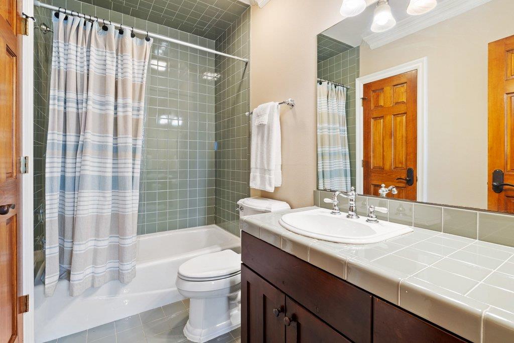 708 SUNFISH St, Lakeway, TX 78734