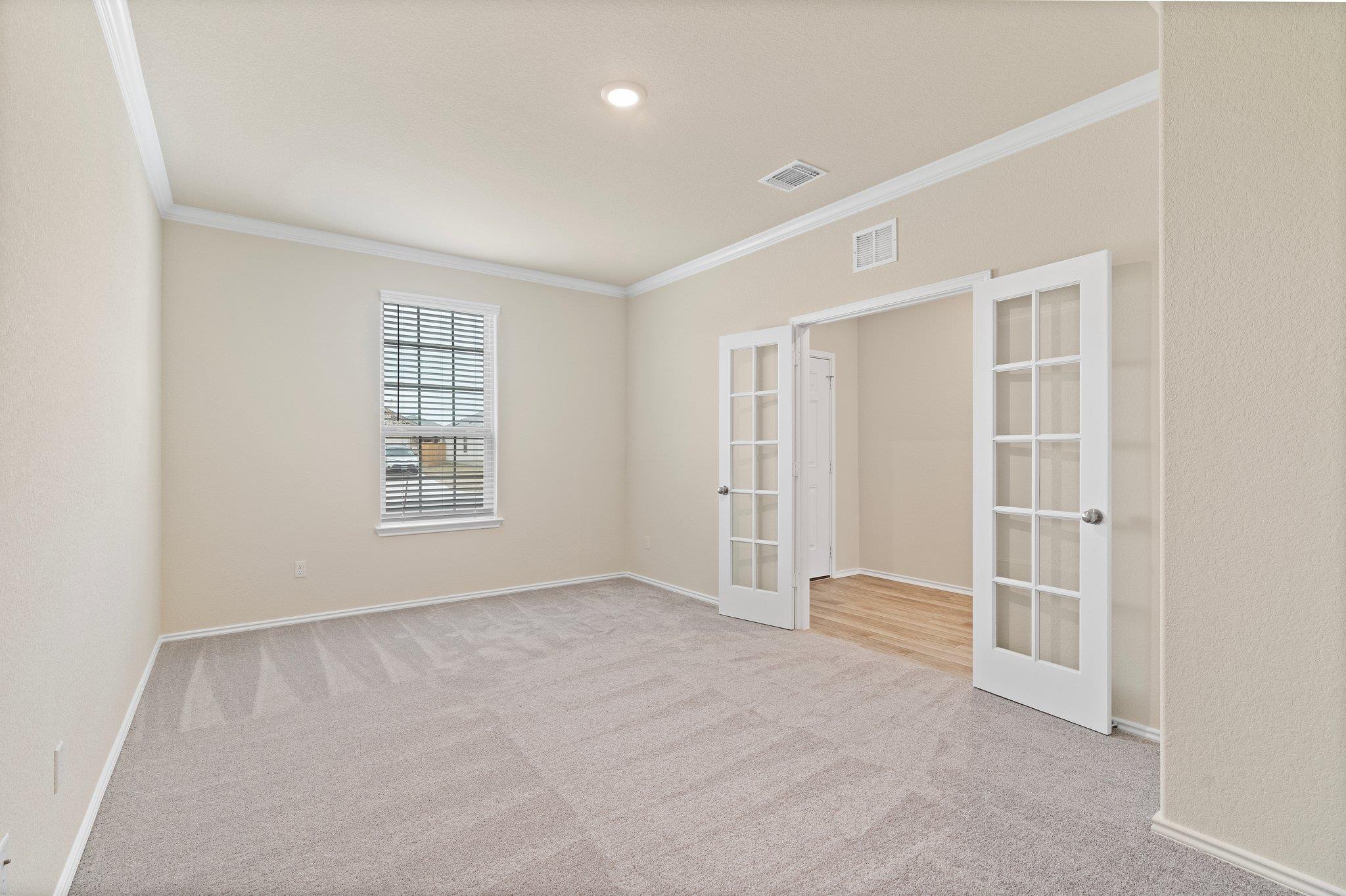 141 Onna St, Taylor, TX 76574