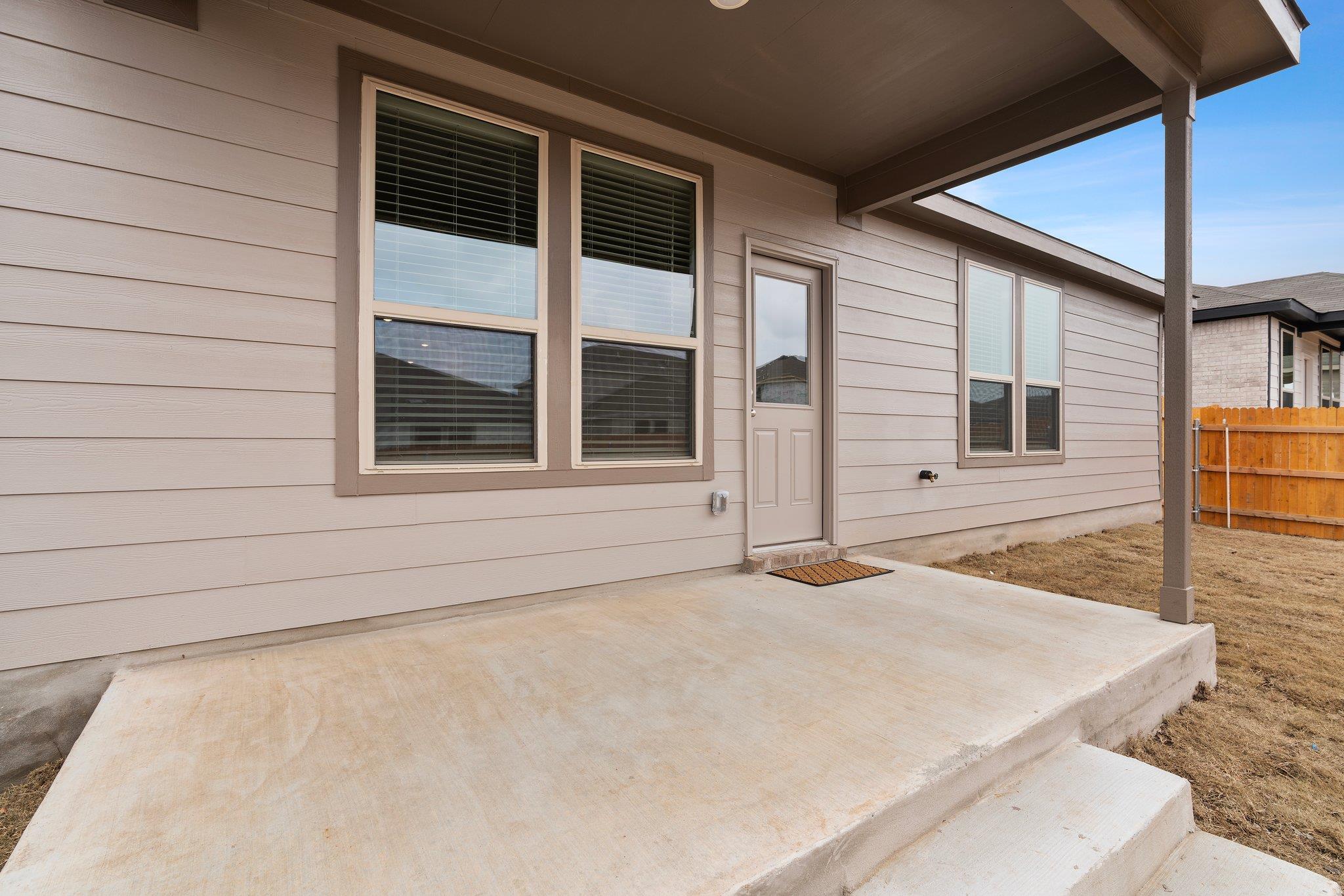 141 Onna St, Taylor, TX 76574