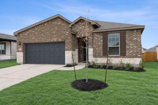 141 Onna St, Taylor, TX 76574