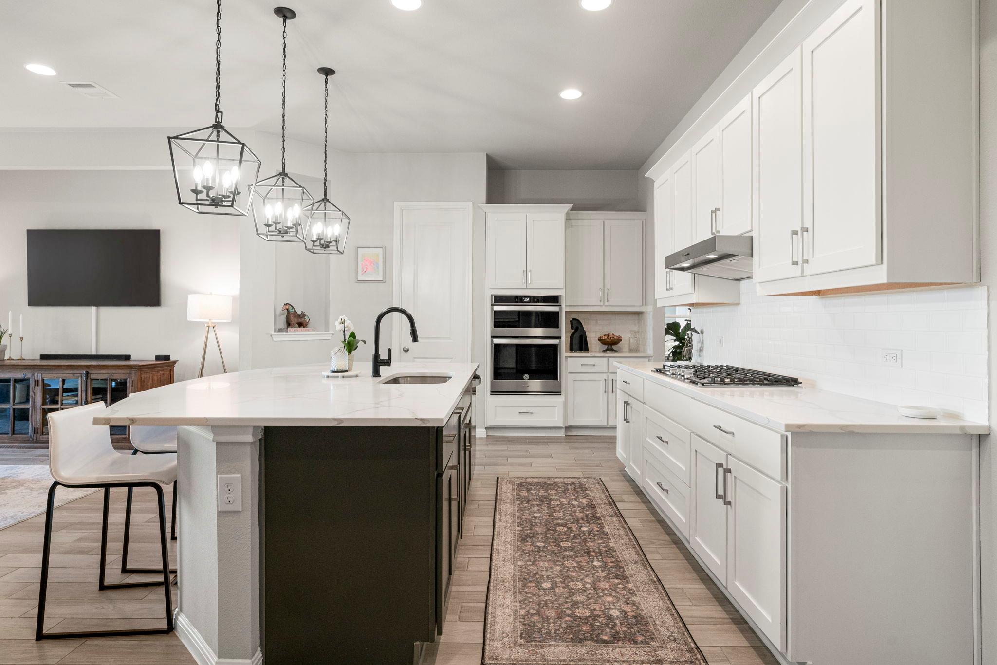 546 Hazy Hills Loop, Dripping Springs, TX 78620