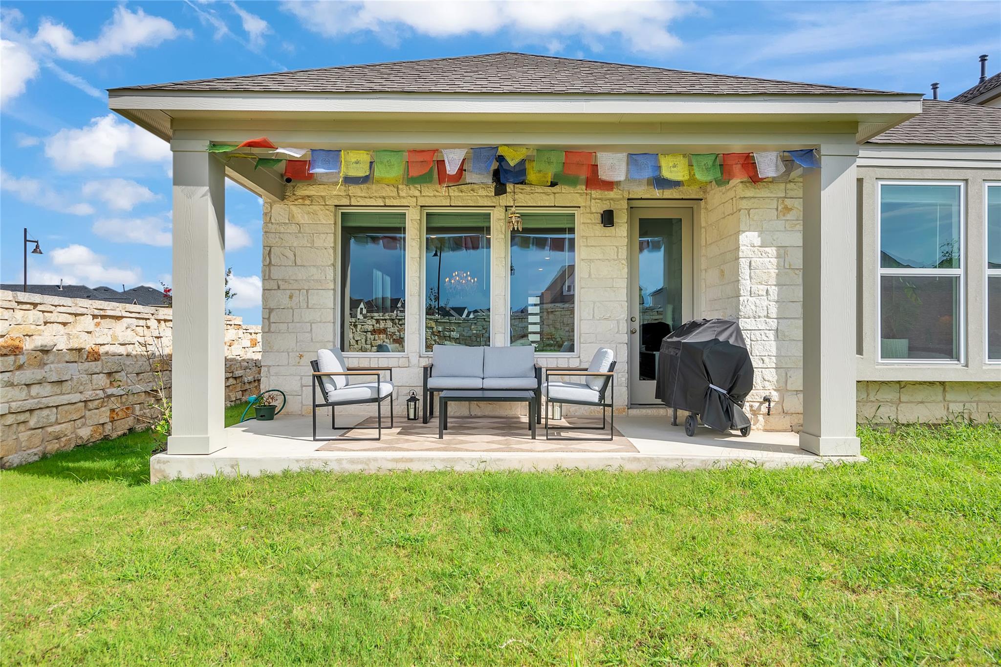 187 Alicante Ln, Liberty Hill, TX 78642