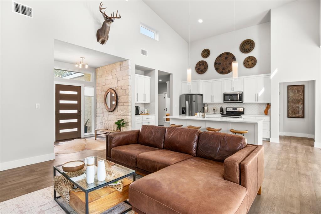 307 Bedford Dr, Spicewood, TX 78669