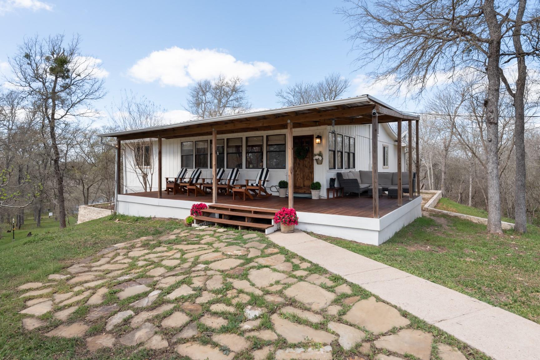 2646 Fm 1704, Elgin, TX 78621