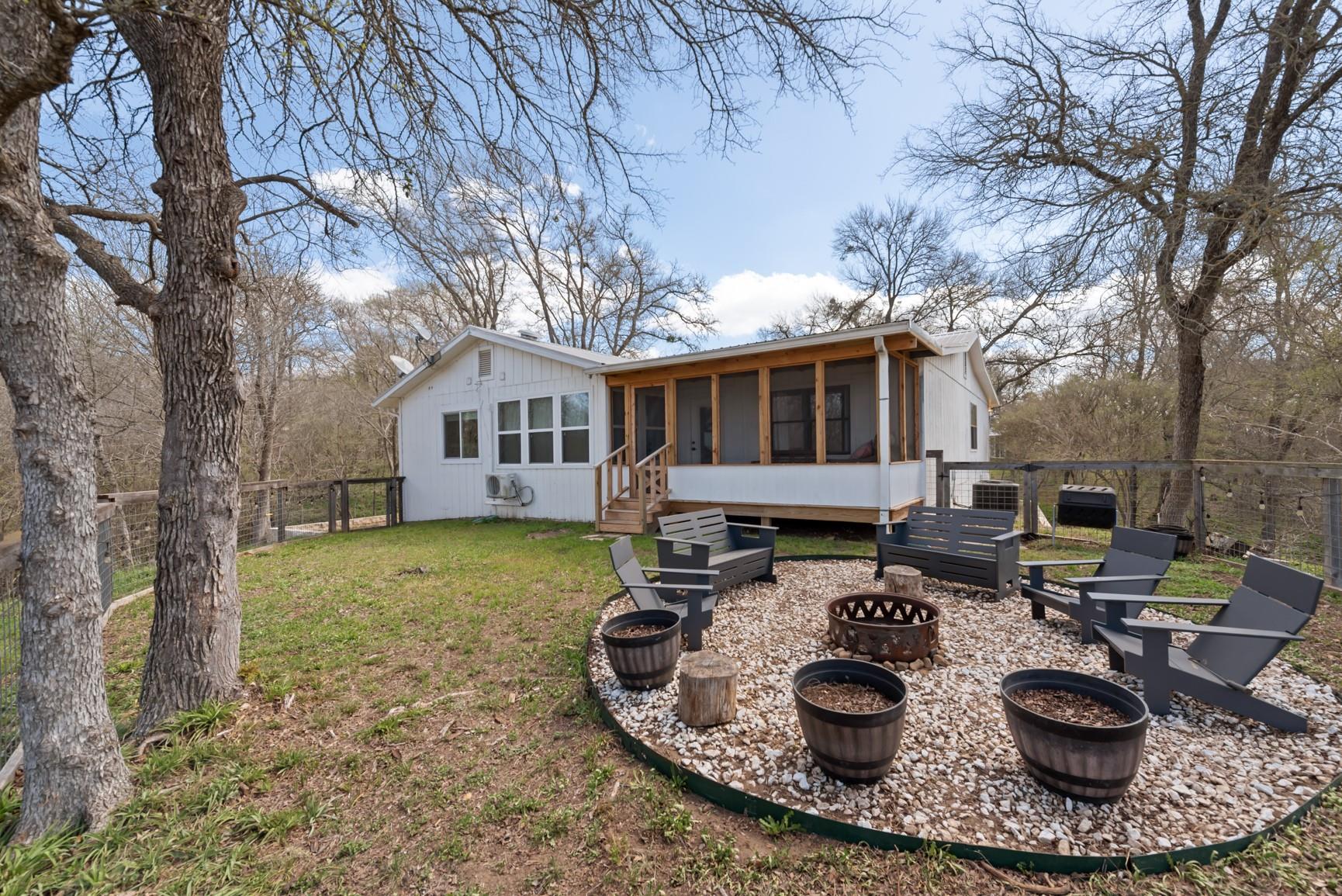 2646 Fm 1704, Elgin, TX 78621