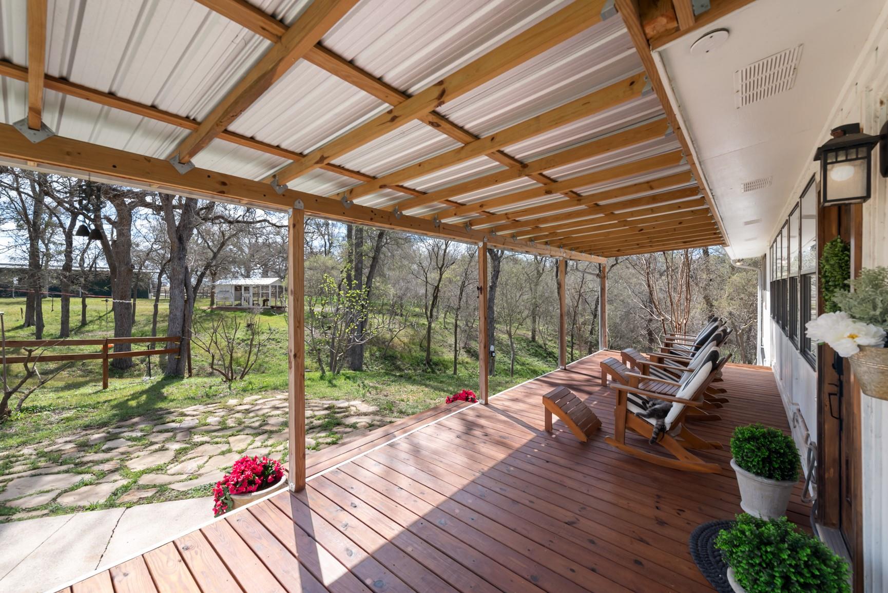 2646 Fm 1704, Elgin, TX 78621