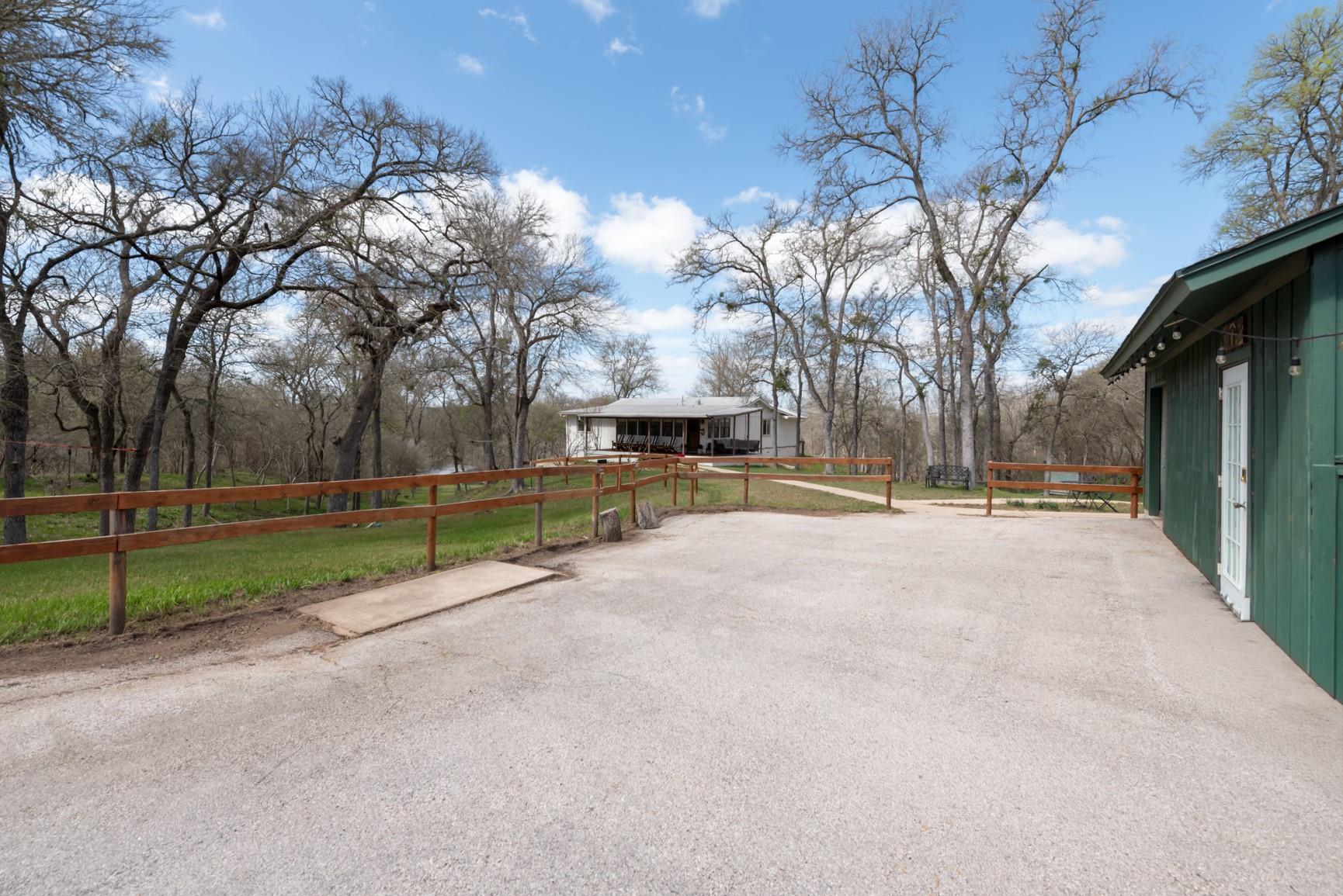 2646 Fm 1704, Elgin, TX 78621