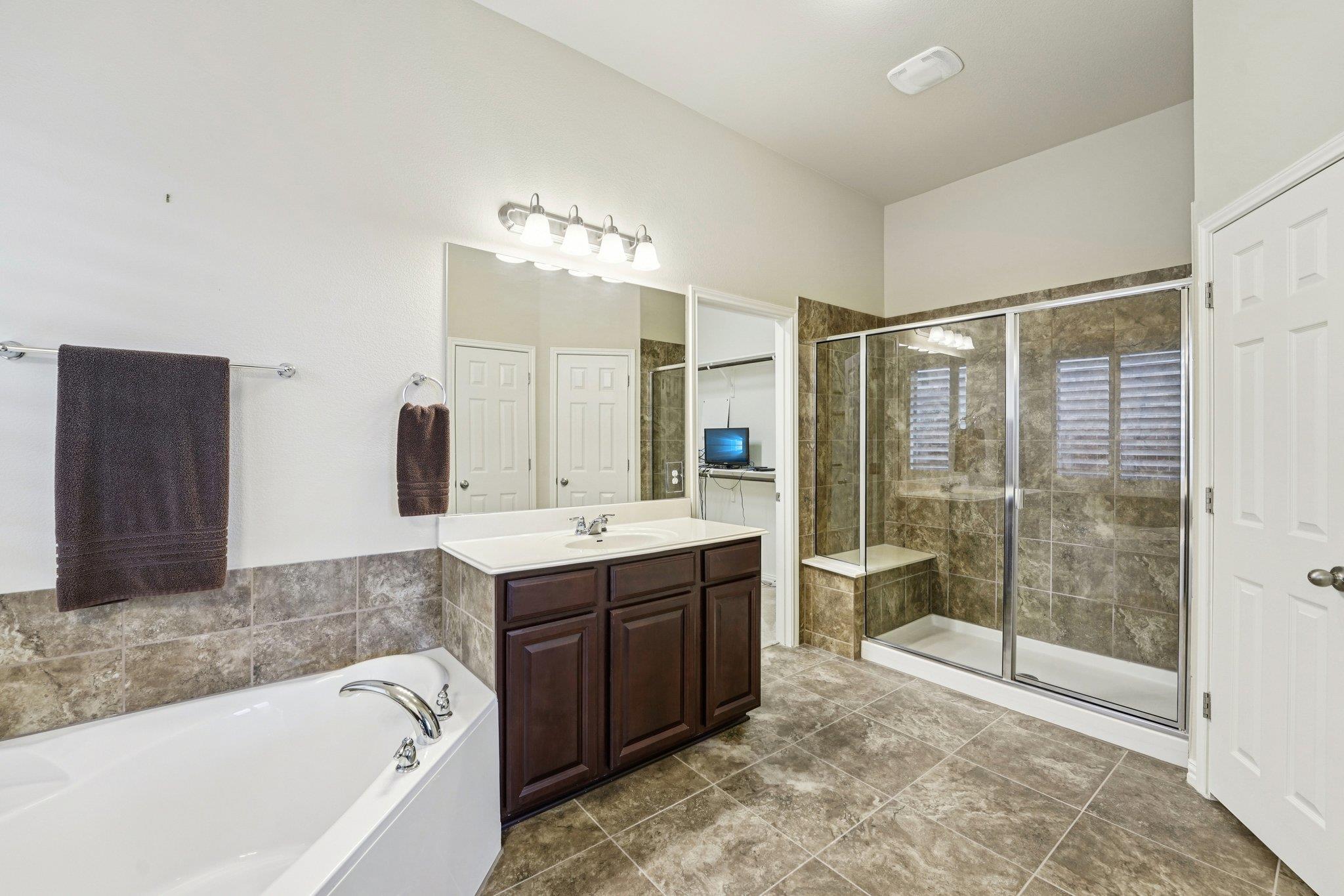 204 Norcia Loop, Liberty Hill, TX 78642