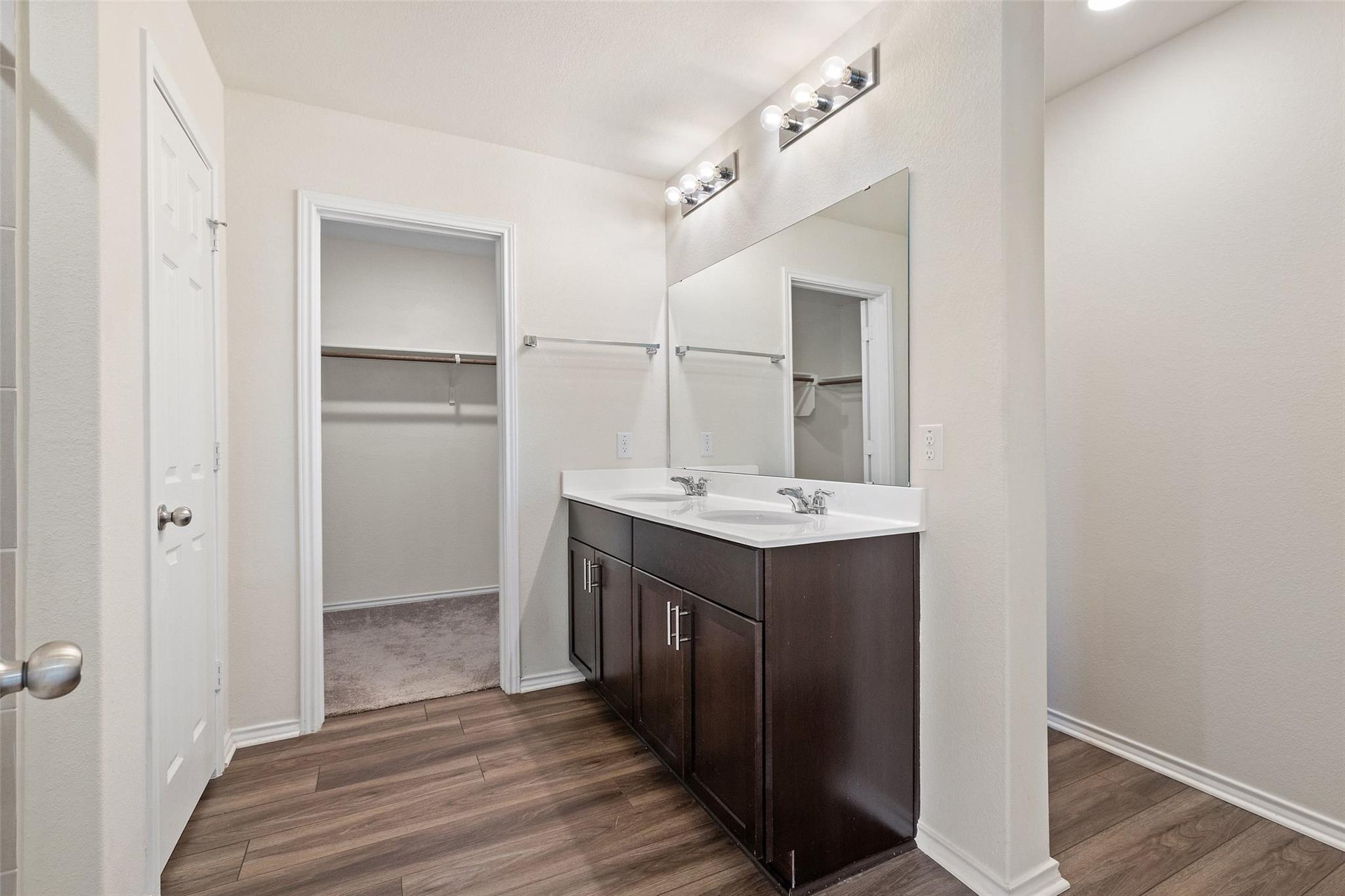 201 Katie Elder Dr, Jarrell, TX 76537