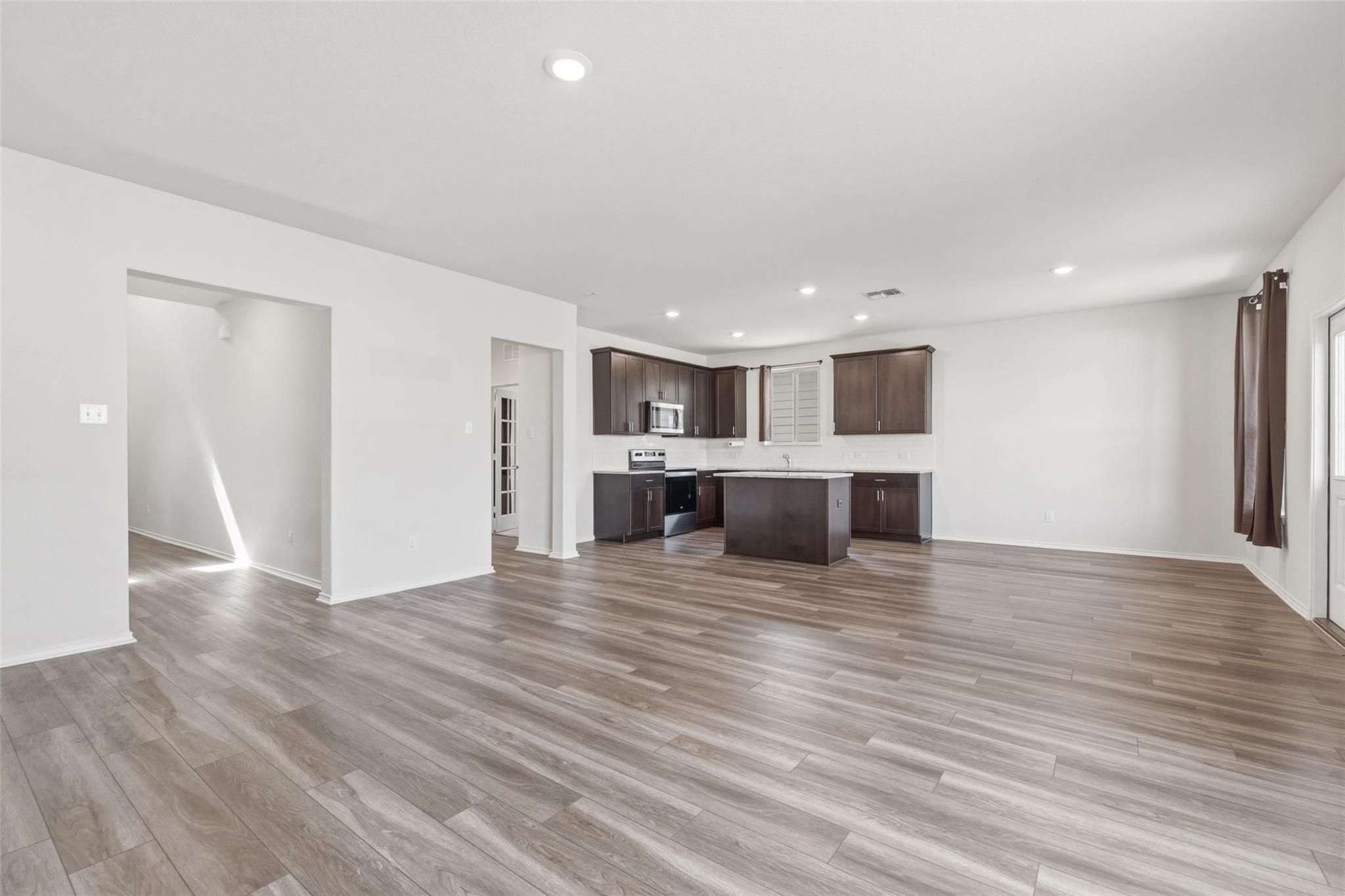 201 Katie Elder Dr, Jarrell, TX 76537