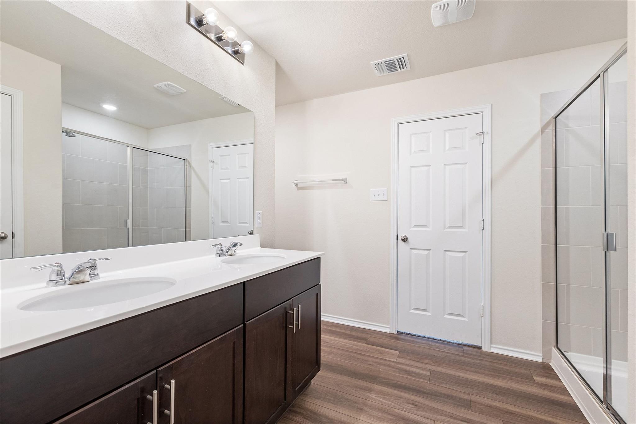 201 Katie Elder Dr, Jarrell, TX 76537