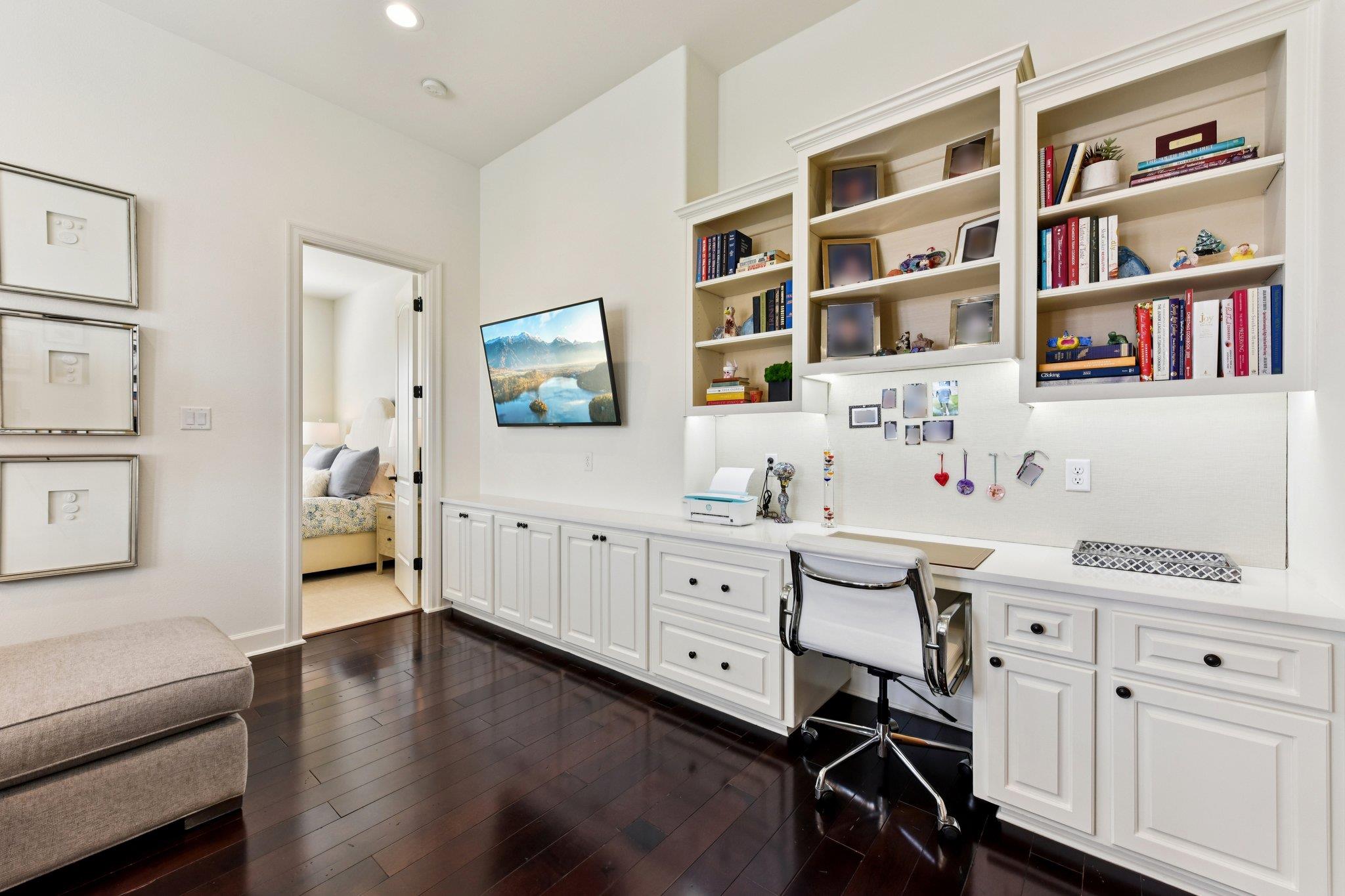 208 Neville Wood Ct, Austin, TX 78738