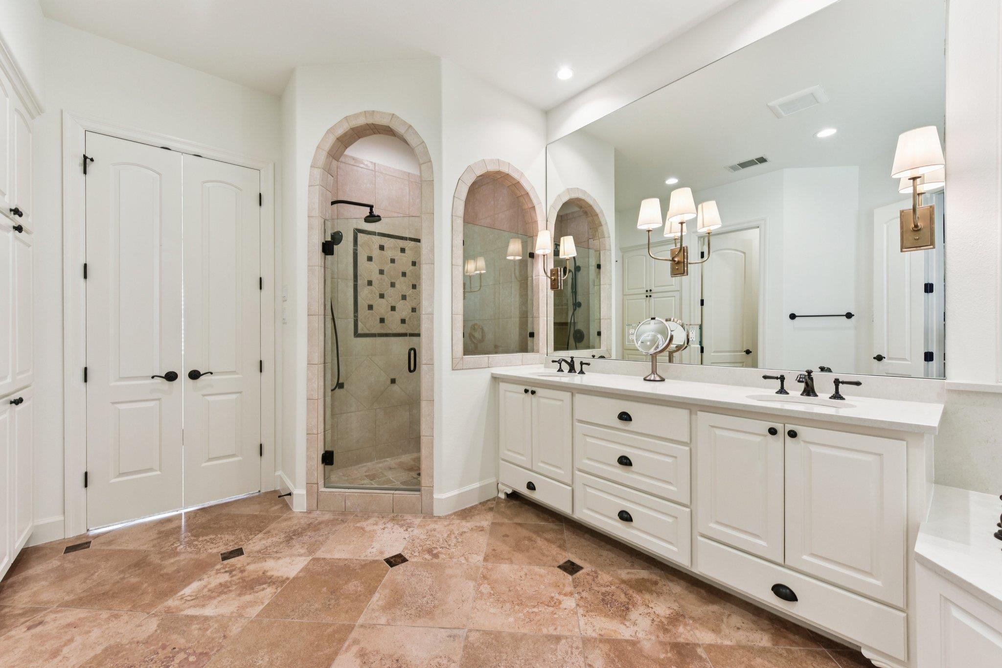 208 Neville Wood Ct, Austin, TX 78738