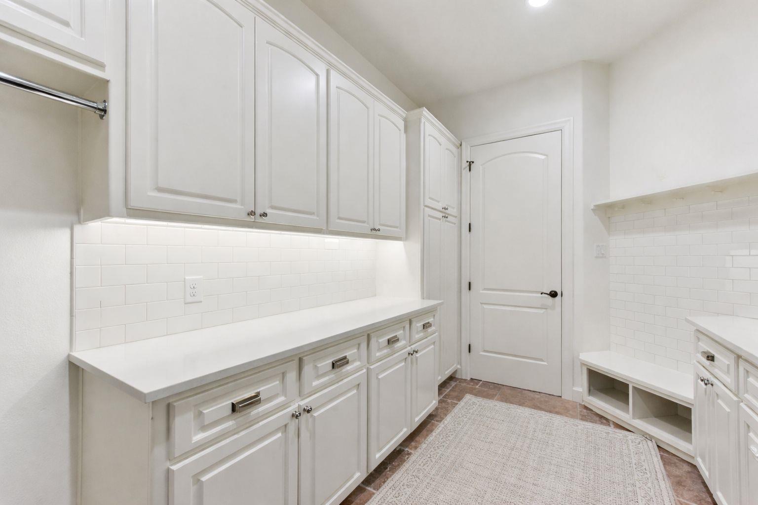 208 Neville Wood Ct, Austin, TX 78738