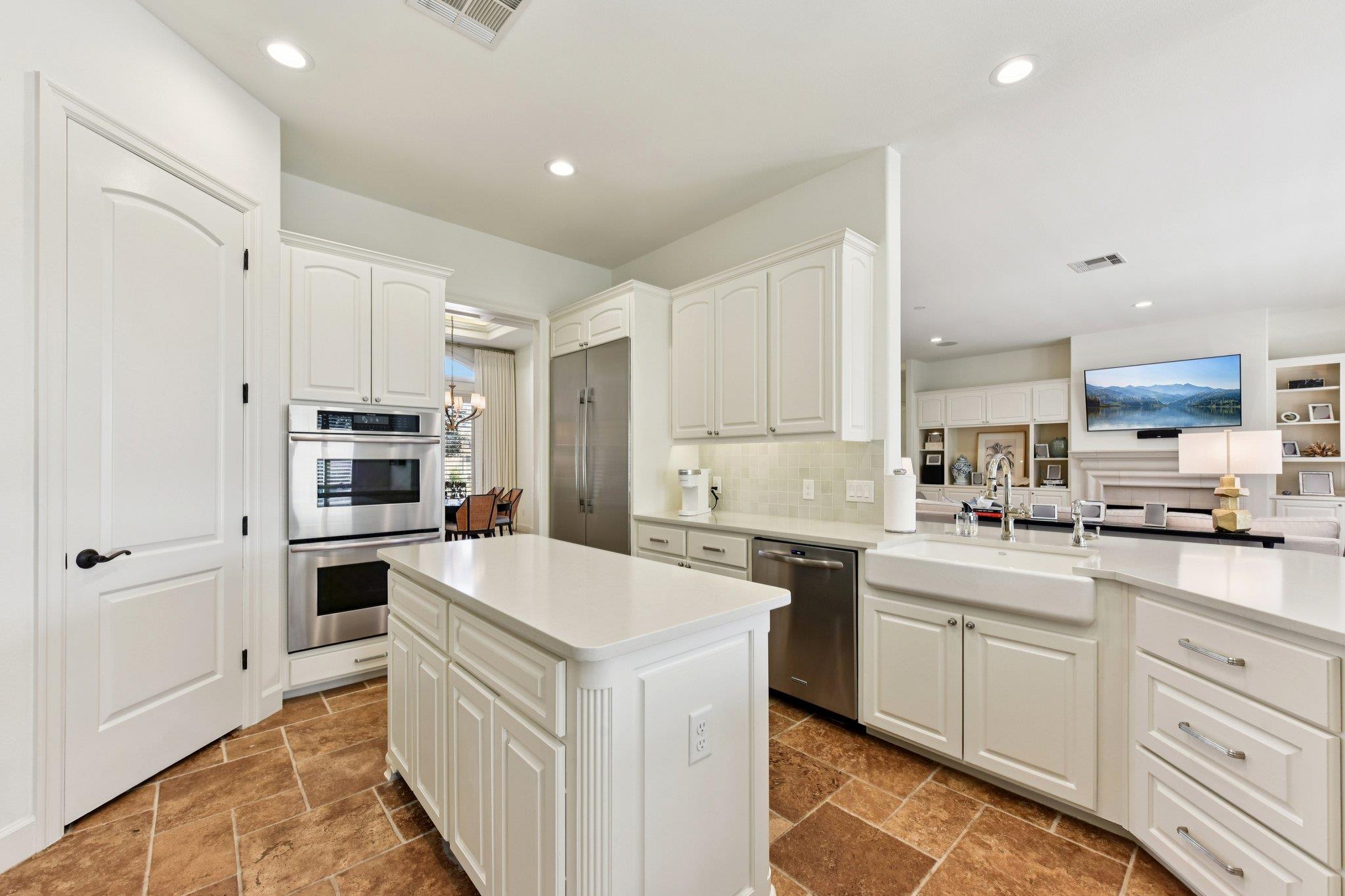 208 Neville Wood Ct, Austin, TX 78738