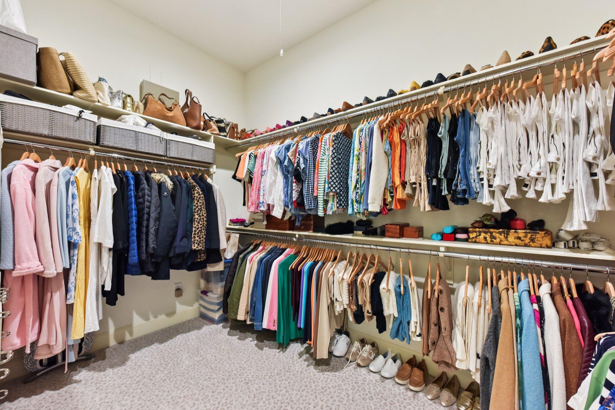 208 Neville Wood Ct, Austin, TX 78738