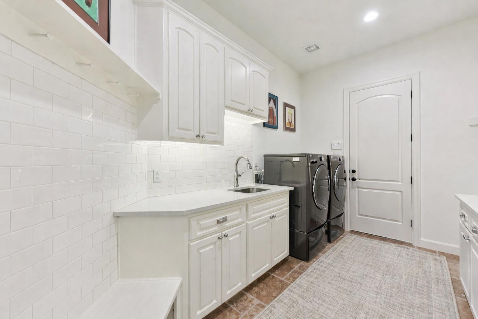 208 Neville Wood Ct, Austin, TX 78738