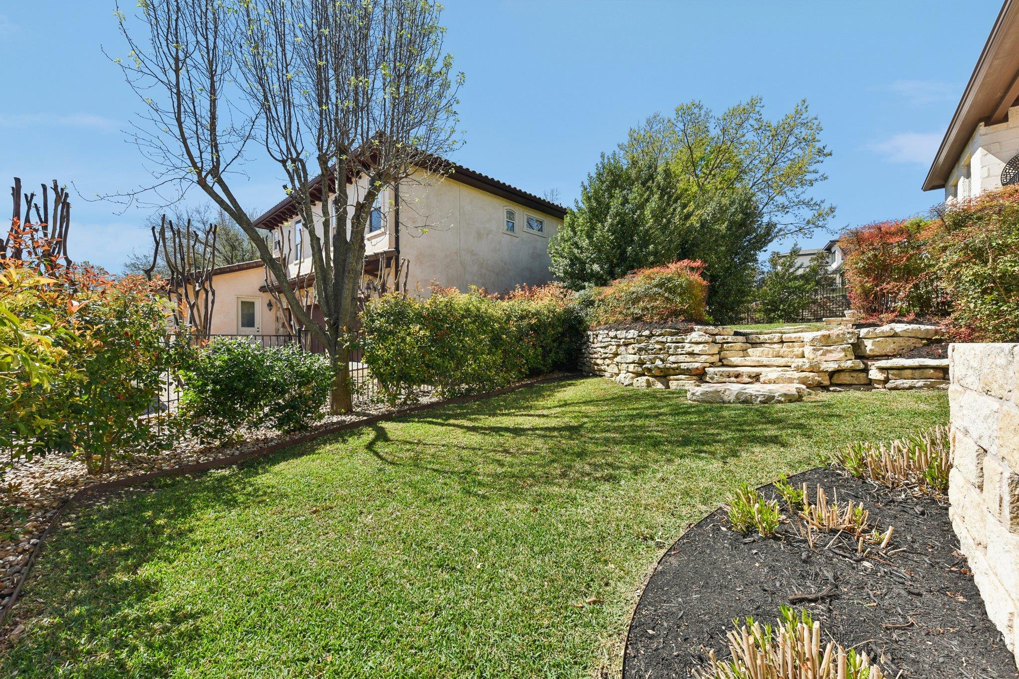 208 Neville Wood Ct, Austin, TX 78738