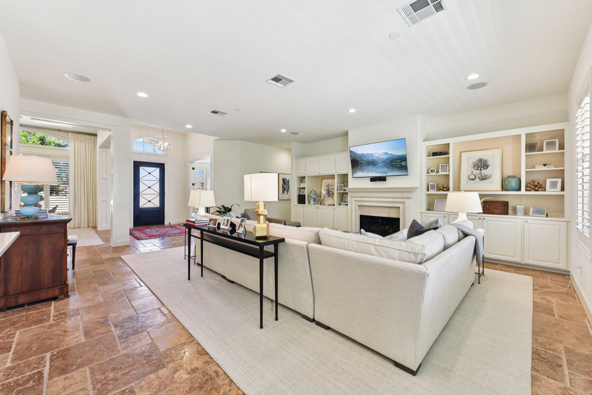 208 Neville Wood Ct, Austin, TX 78738