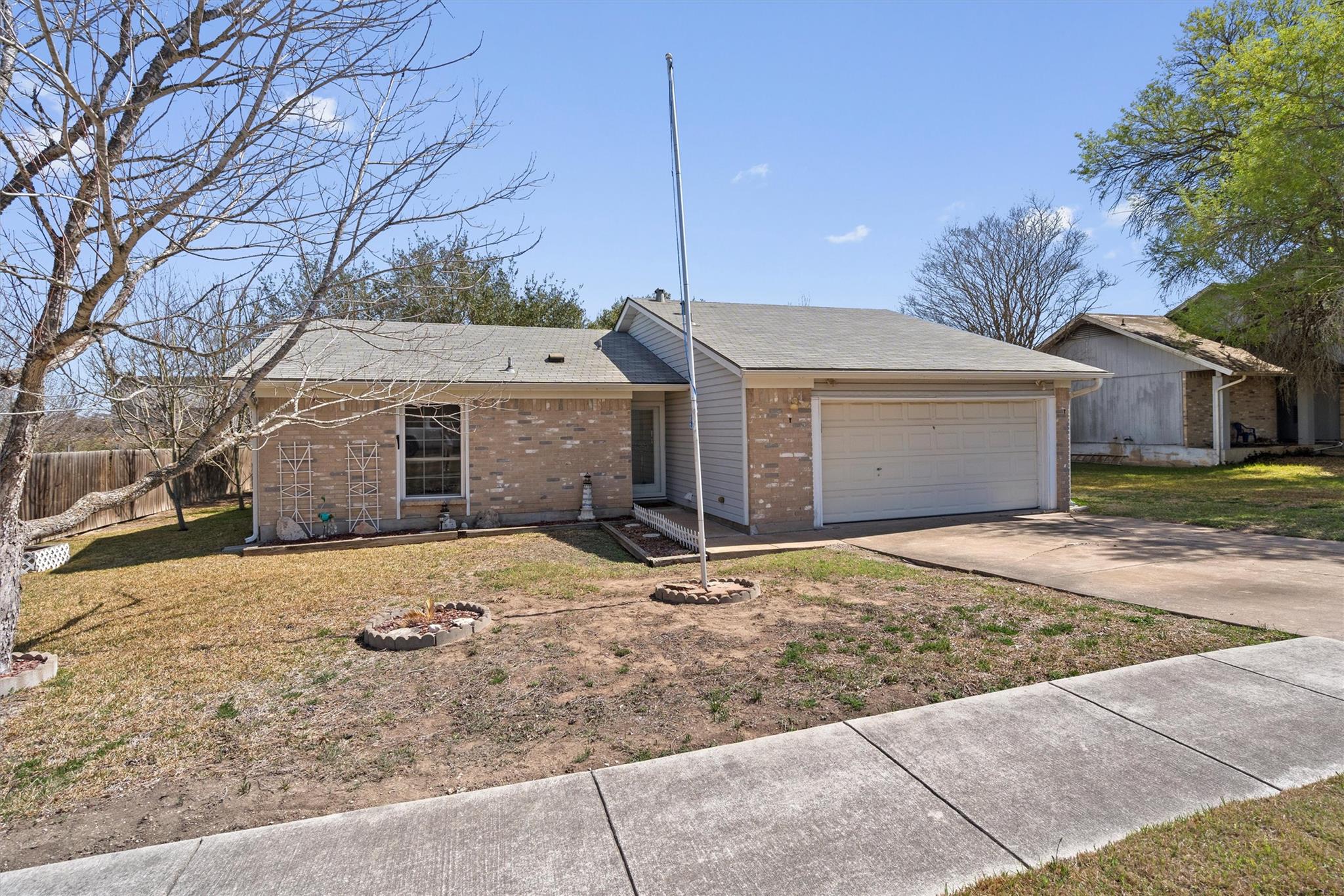 411 Bonita Vista Dr, Buda, TX 78610