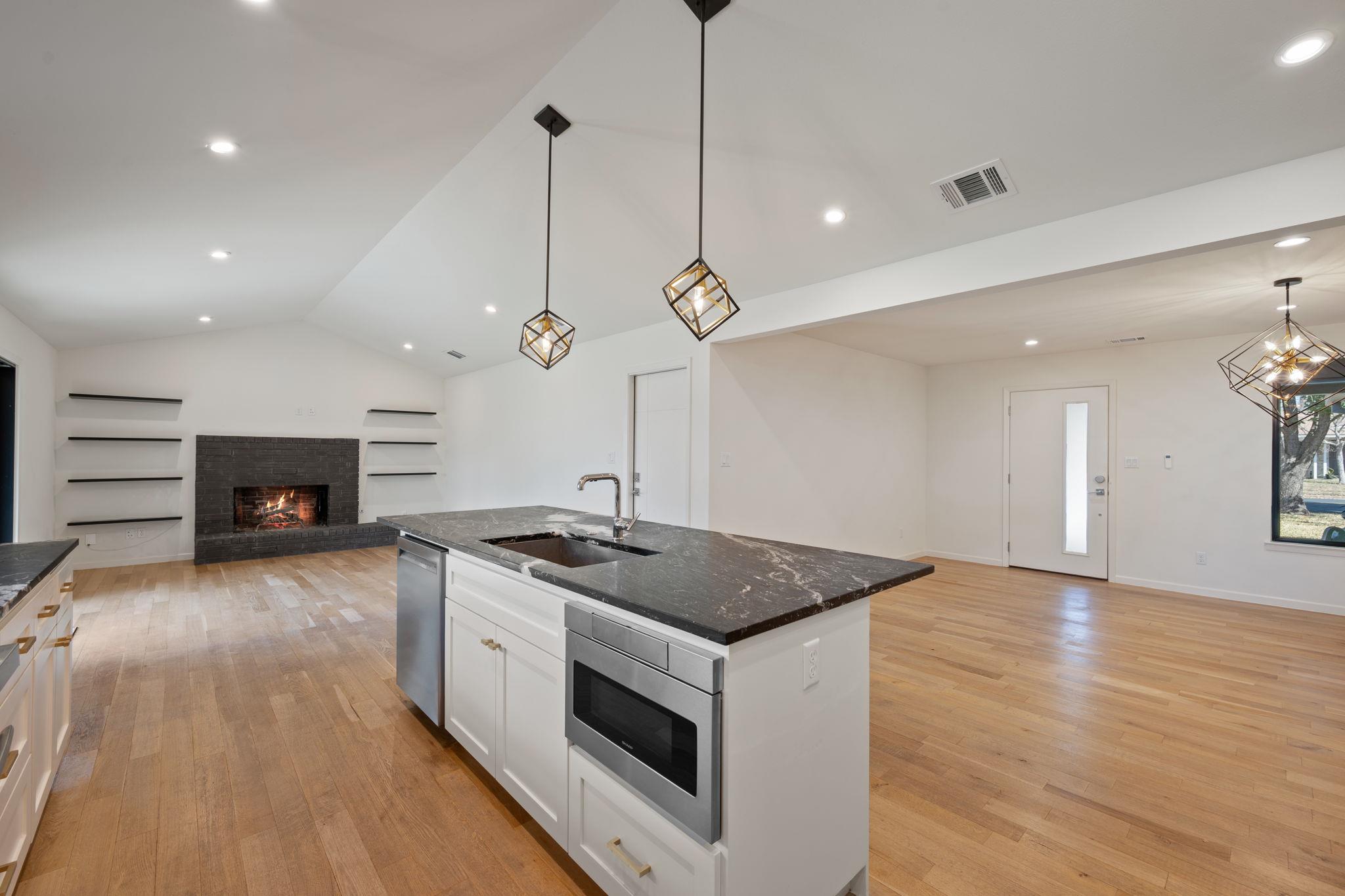 2111 Teakwood Dr, Austin, TX 78757