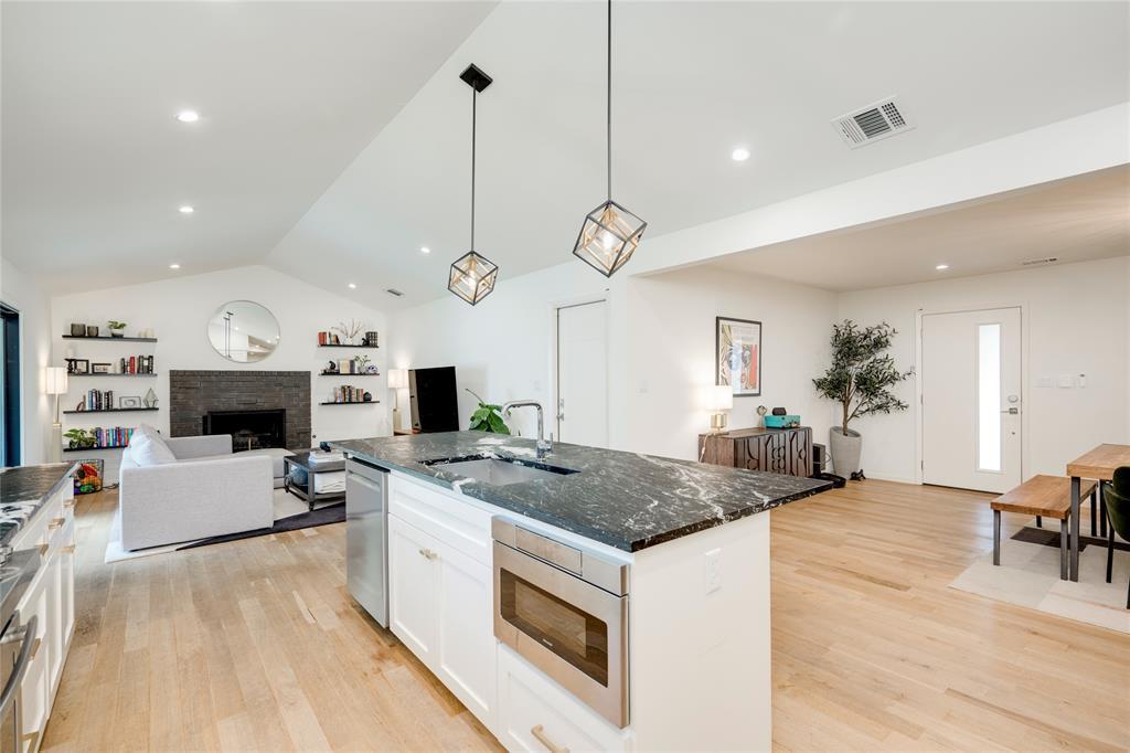 2111 Teakwood Dr, Austin, TX 78757