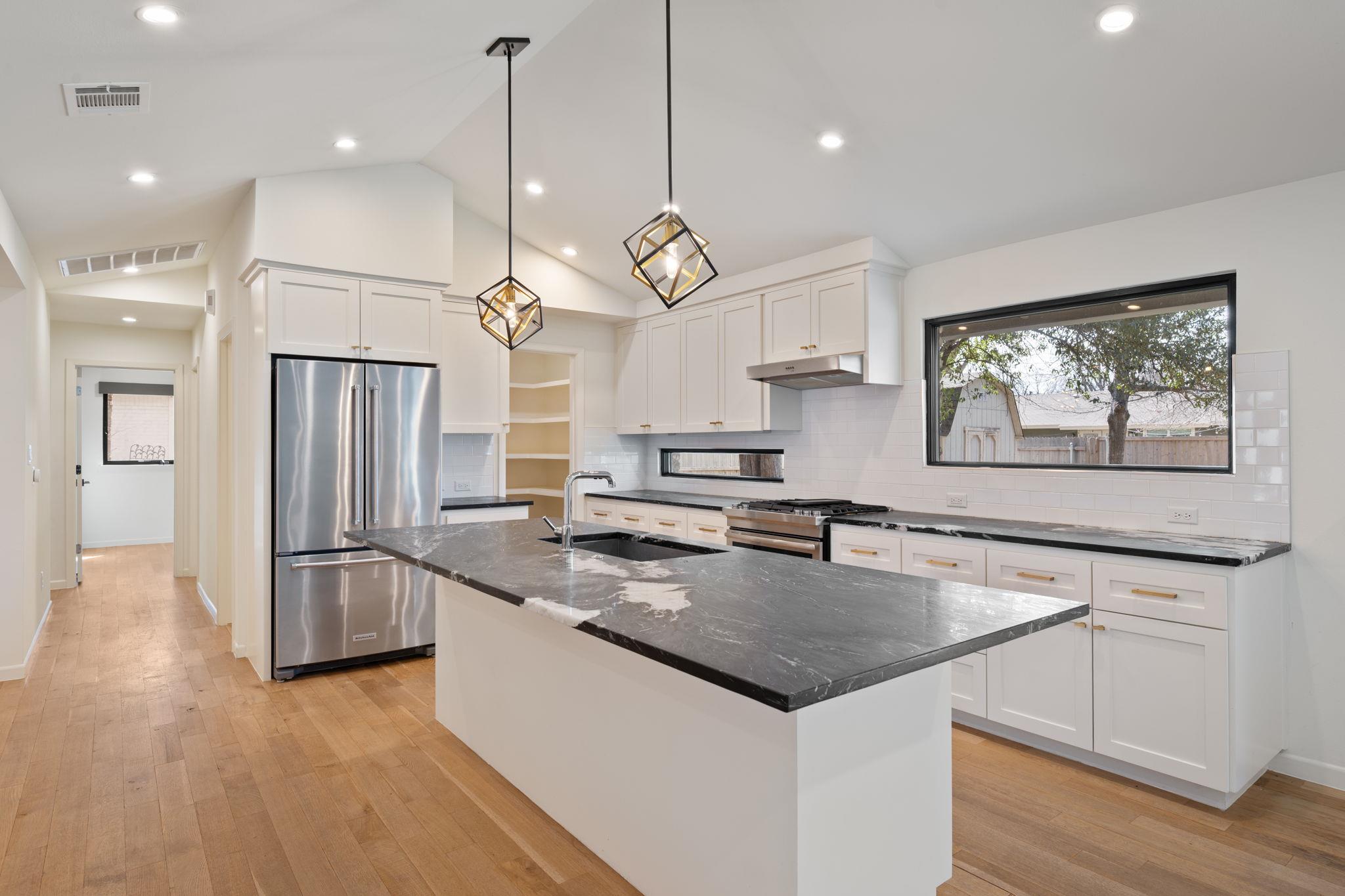 2111 Teakwood Dr, Austin, TX 78757