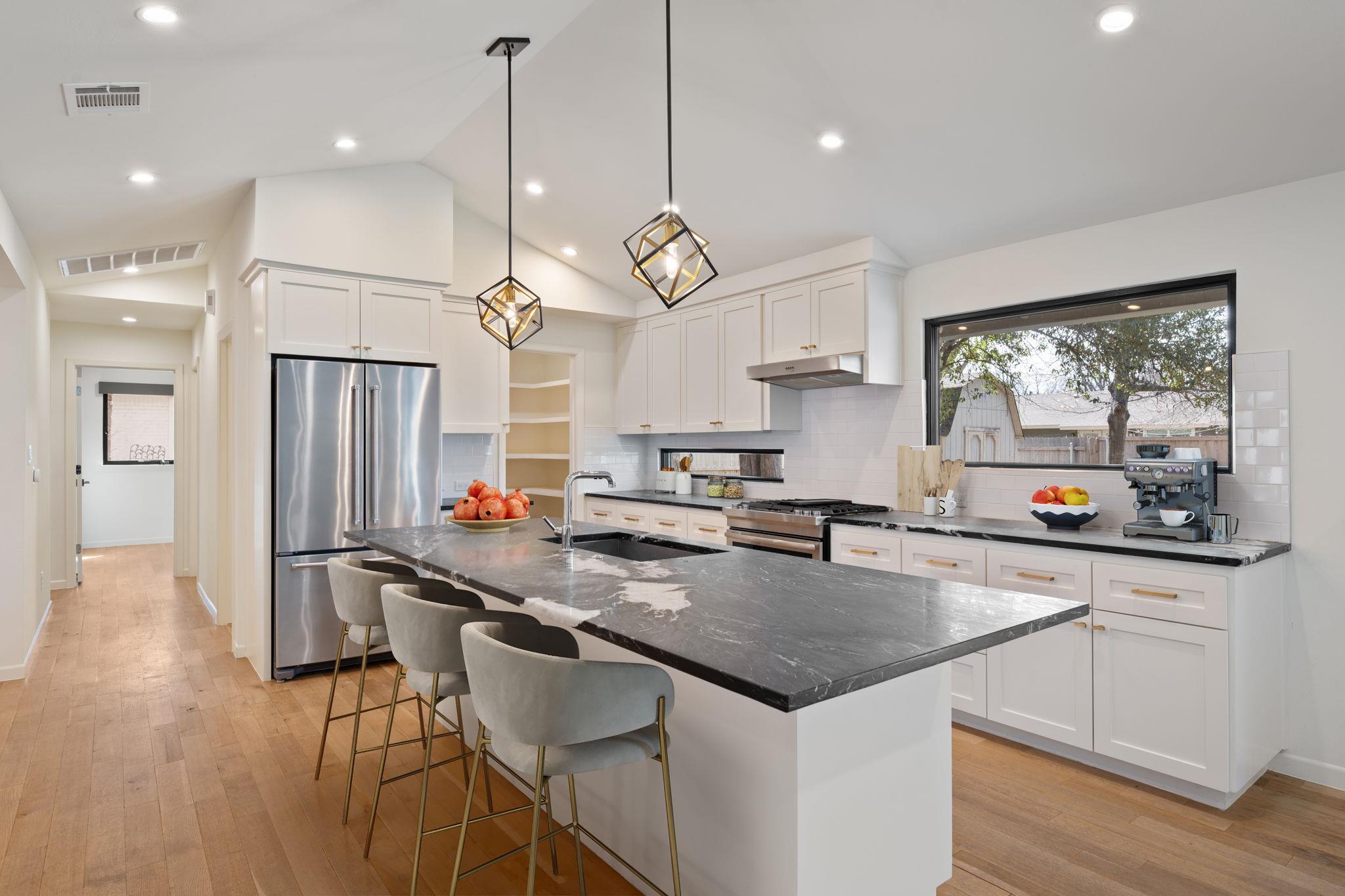 2111 Teakwood Dr, Austin, TX 78757