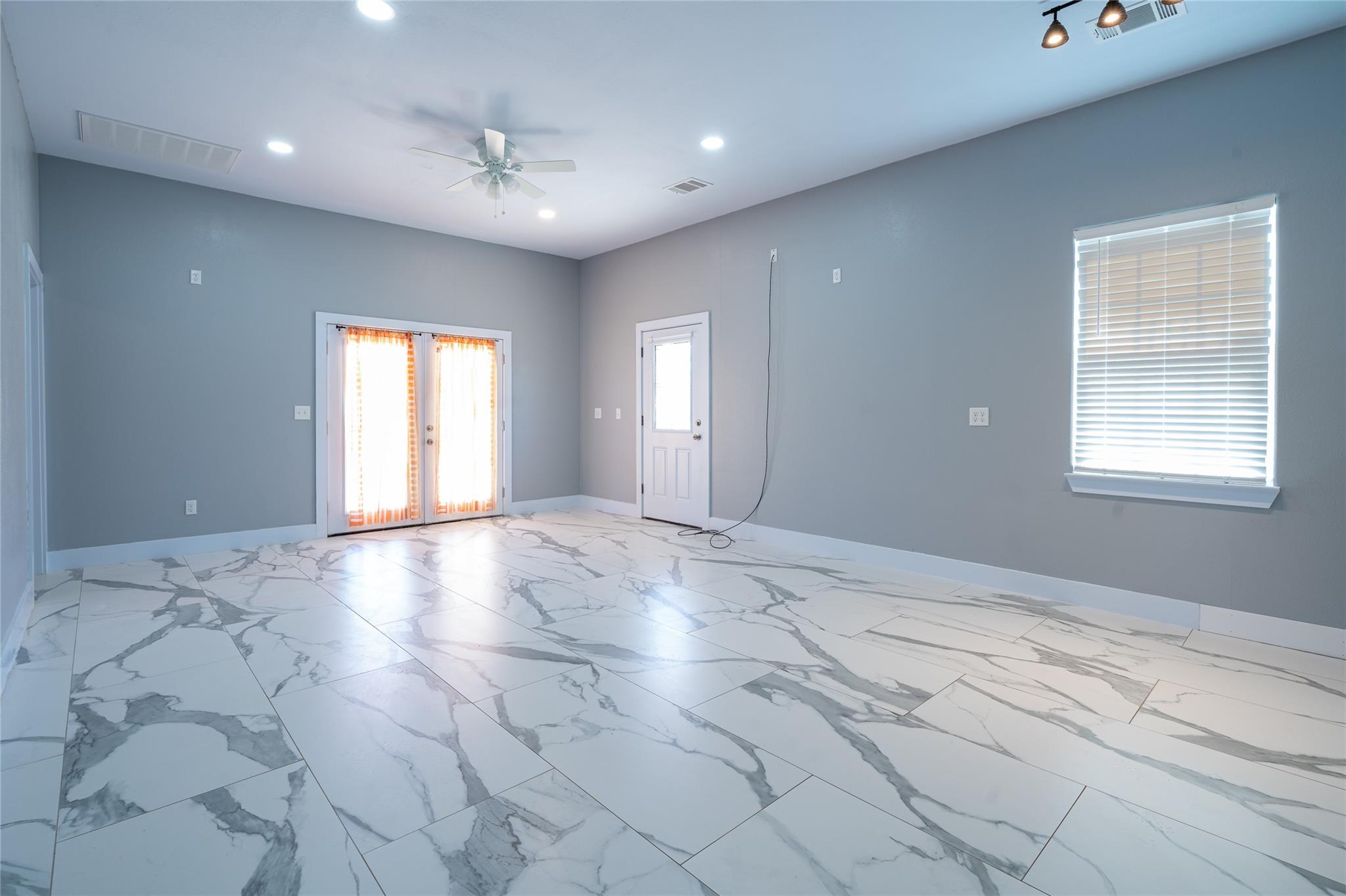 661 Hidden Oak Rd, Lockhart, TX 78616