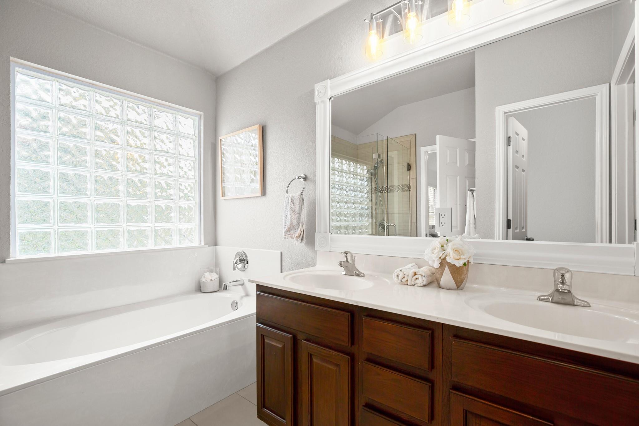 2933 Fleet Dr, Austin, TX 78748