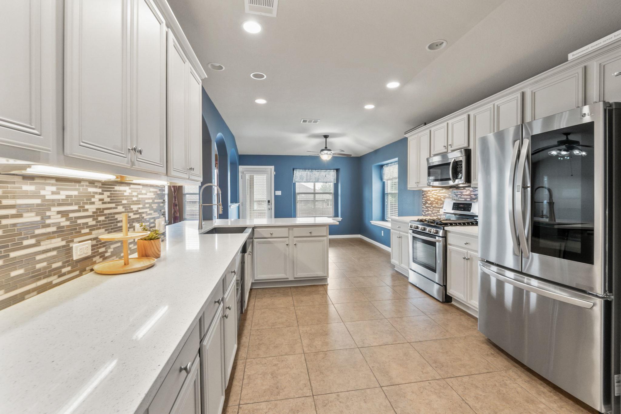 204 Hale Irwin Dr, Round Rock, TX 78664