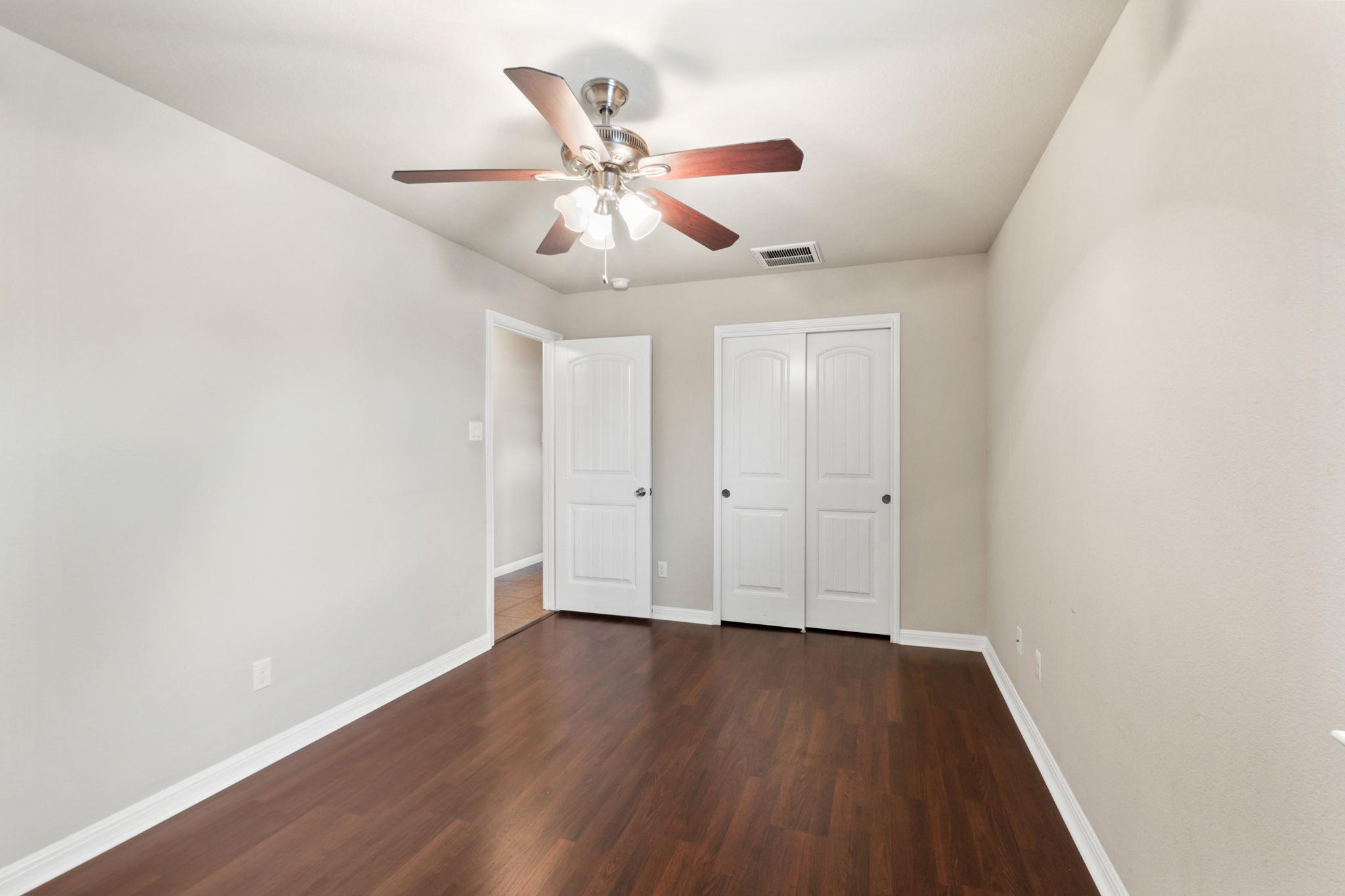 204 Hale Irwin Dr, Round Rock, TX 78664