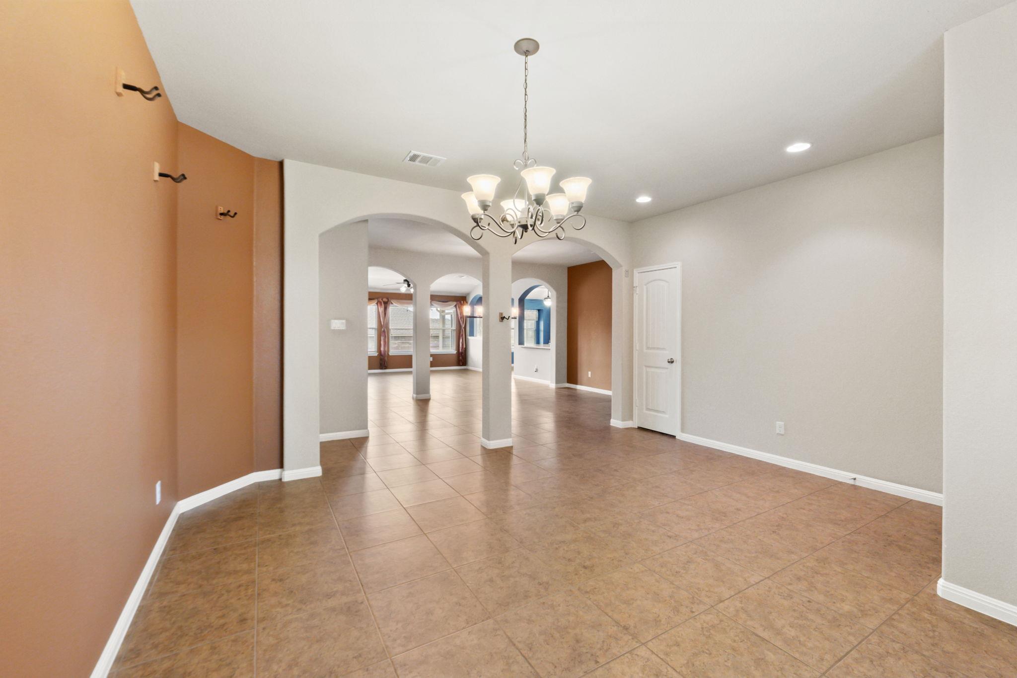 204 Hale Irwin Dr, Round Rock, TX 78664