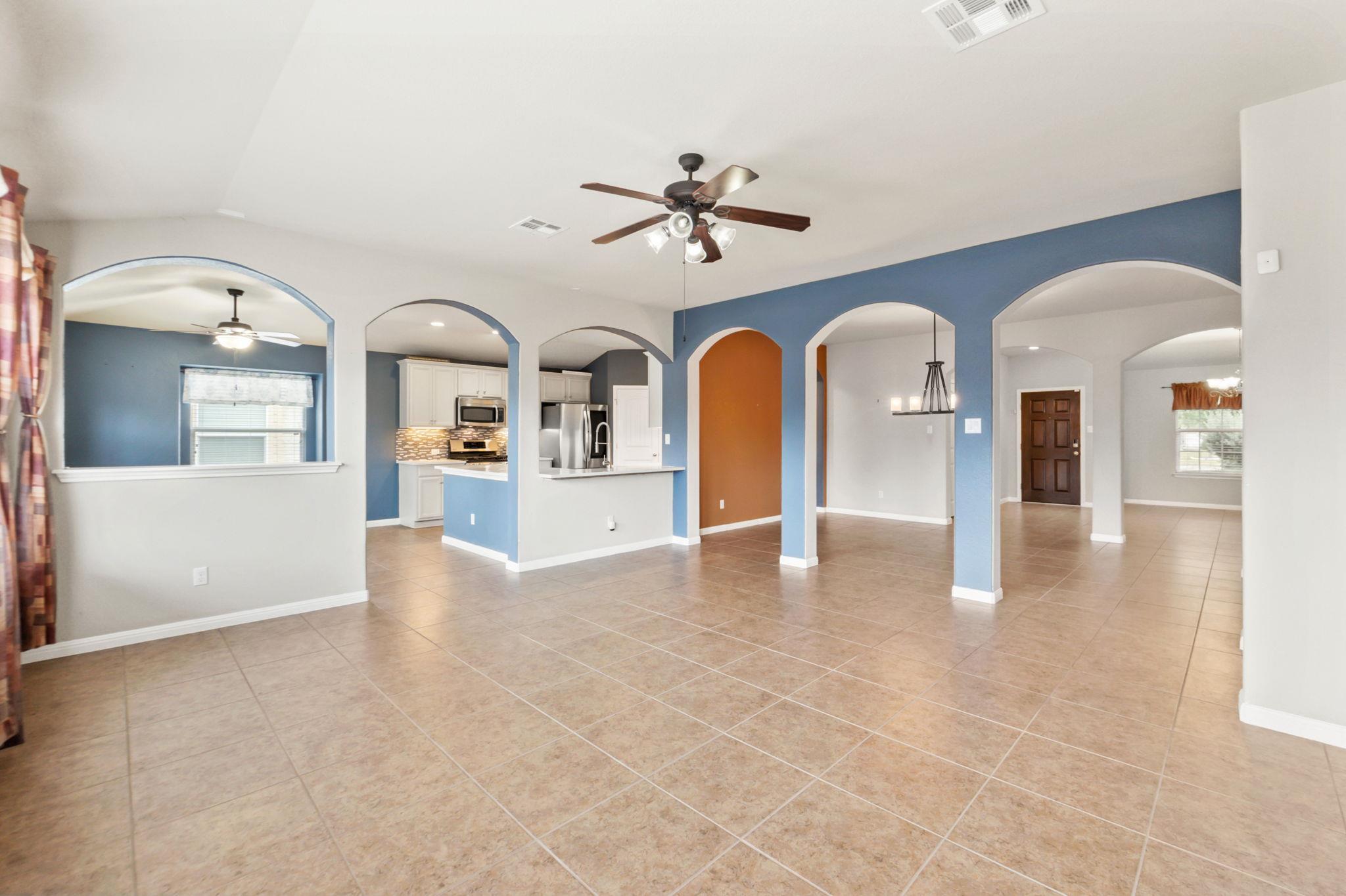 204 Hale Irwin Dr, Round Rock, TX 78664