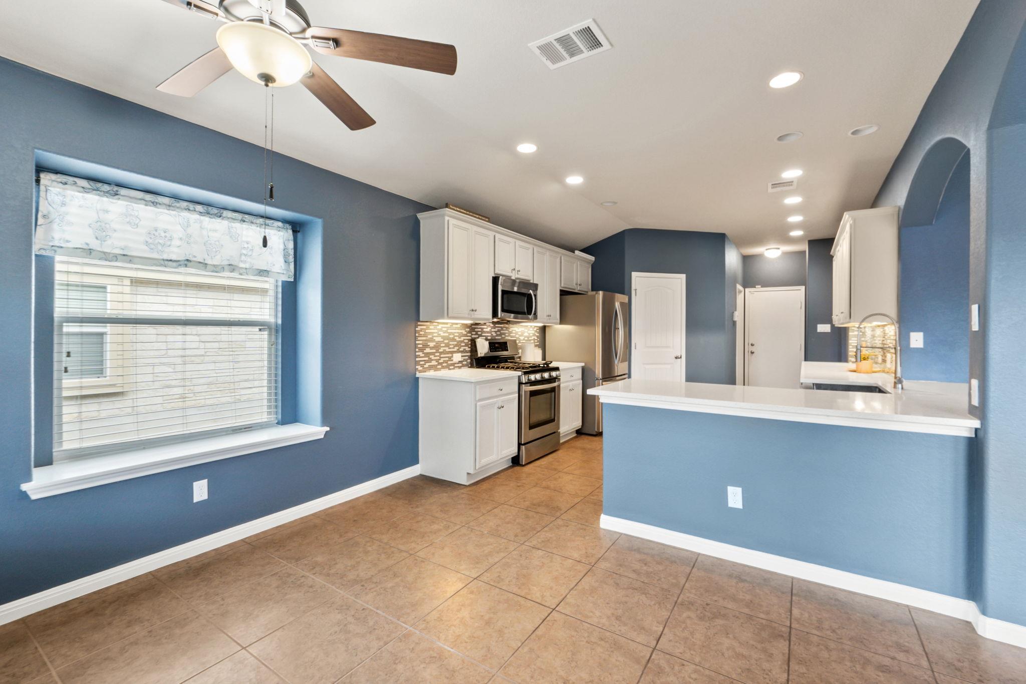 204 Hale Irwin Dr, Round Rock, TX 78664