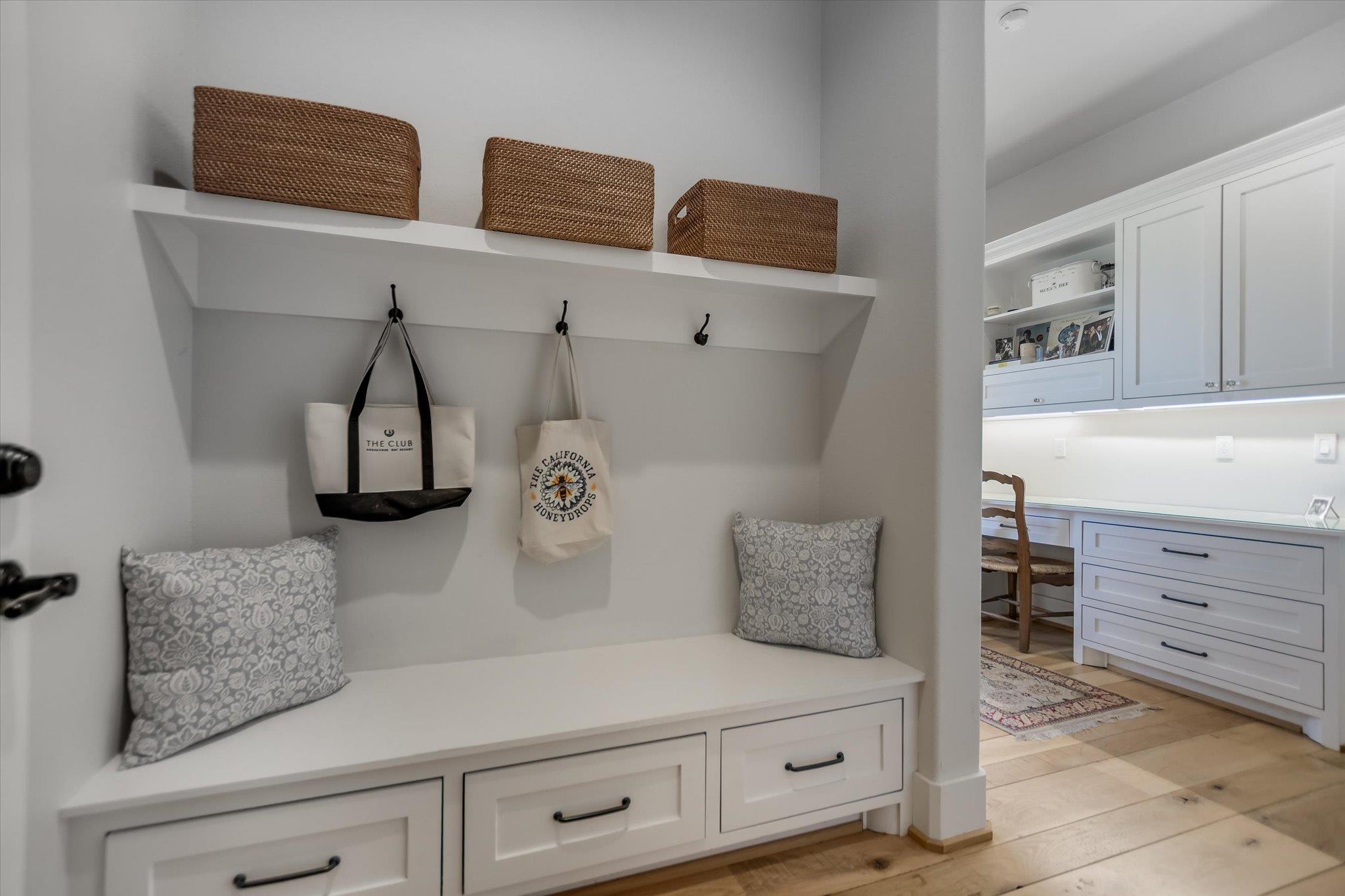 1005 Cats Eye, Horseshoe Bay, TX 78657